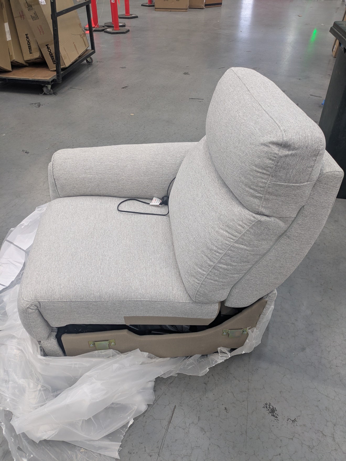 VICDC CLV20207 Dexter Electric Recliner Modular 1S LAF Friday Frost