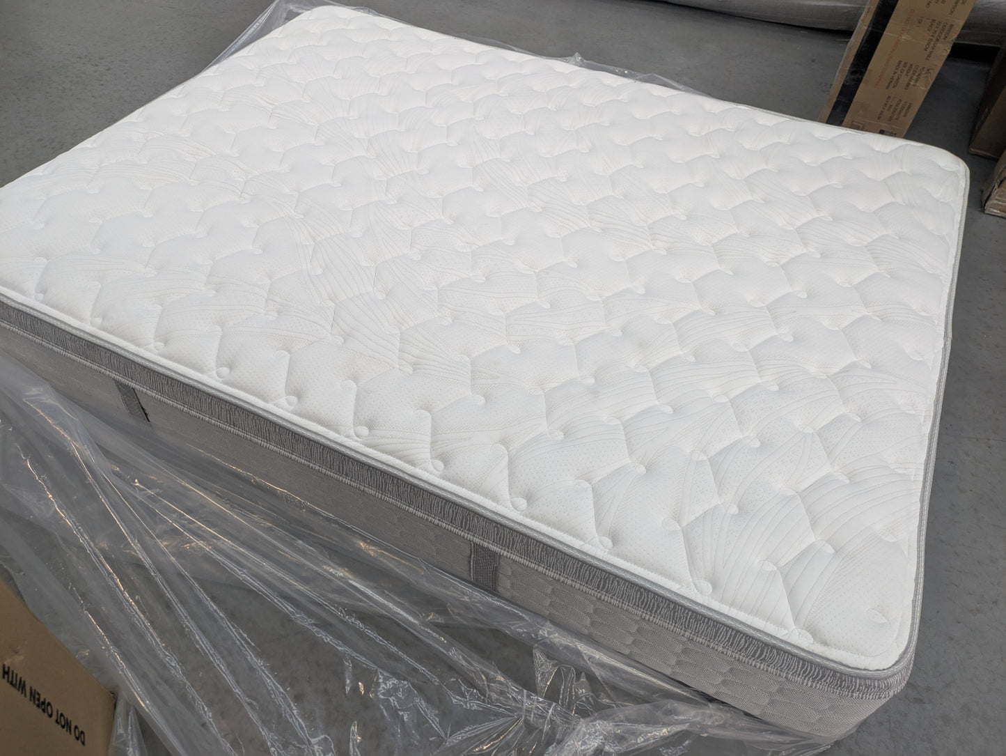 VICDC CLV20221 Sealy Solara Firm Mattress Queen
