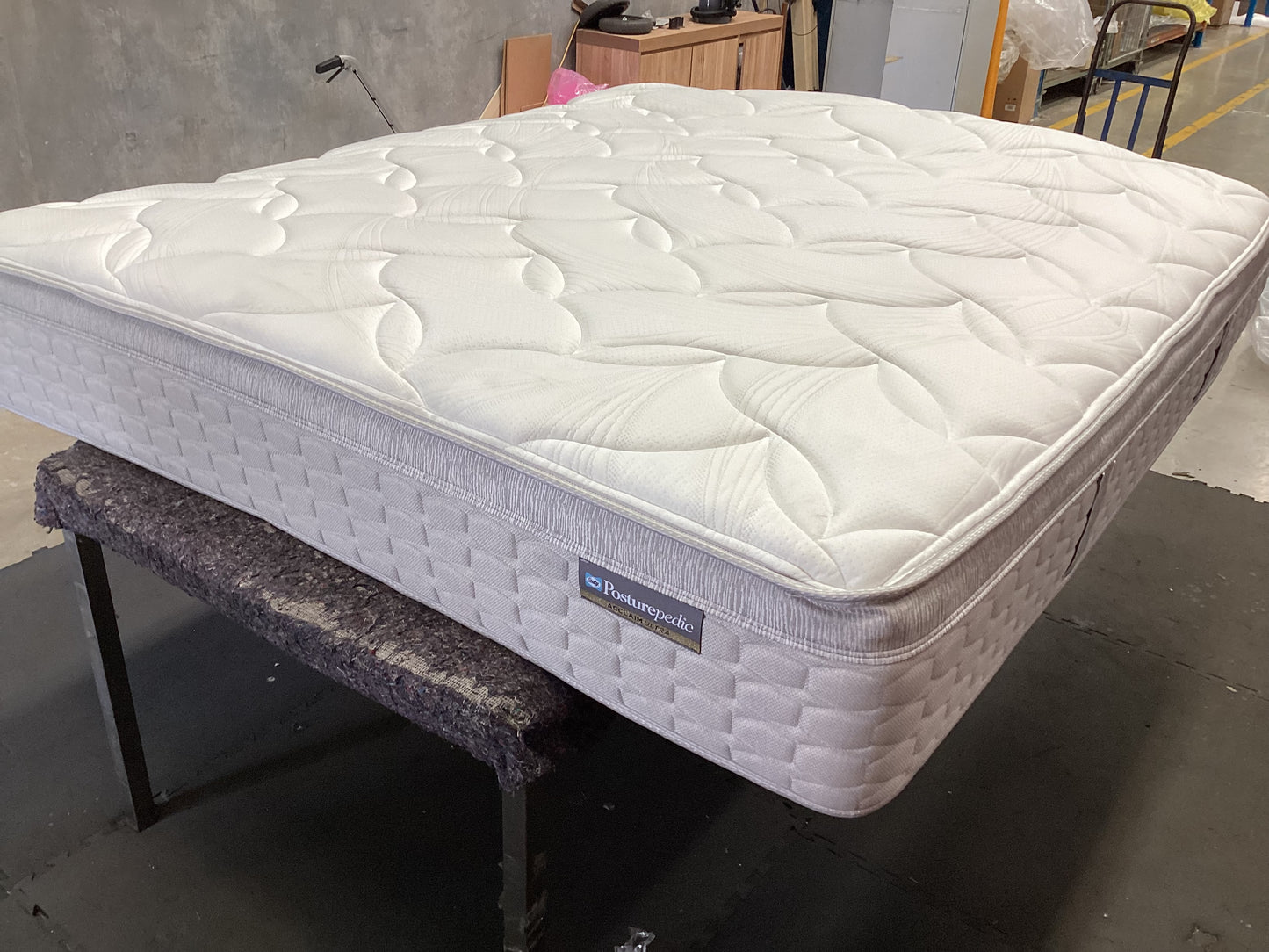 QLD QRS23288 Sealy Solara Medium Mattress King