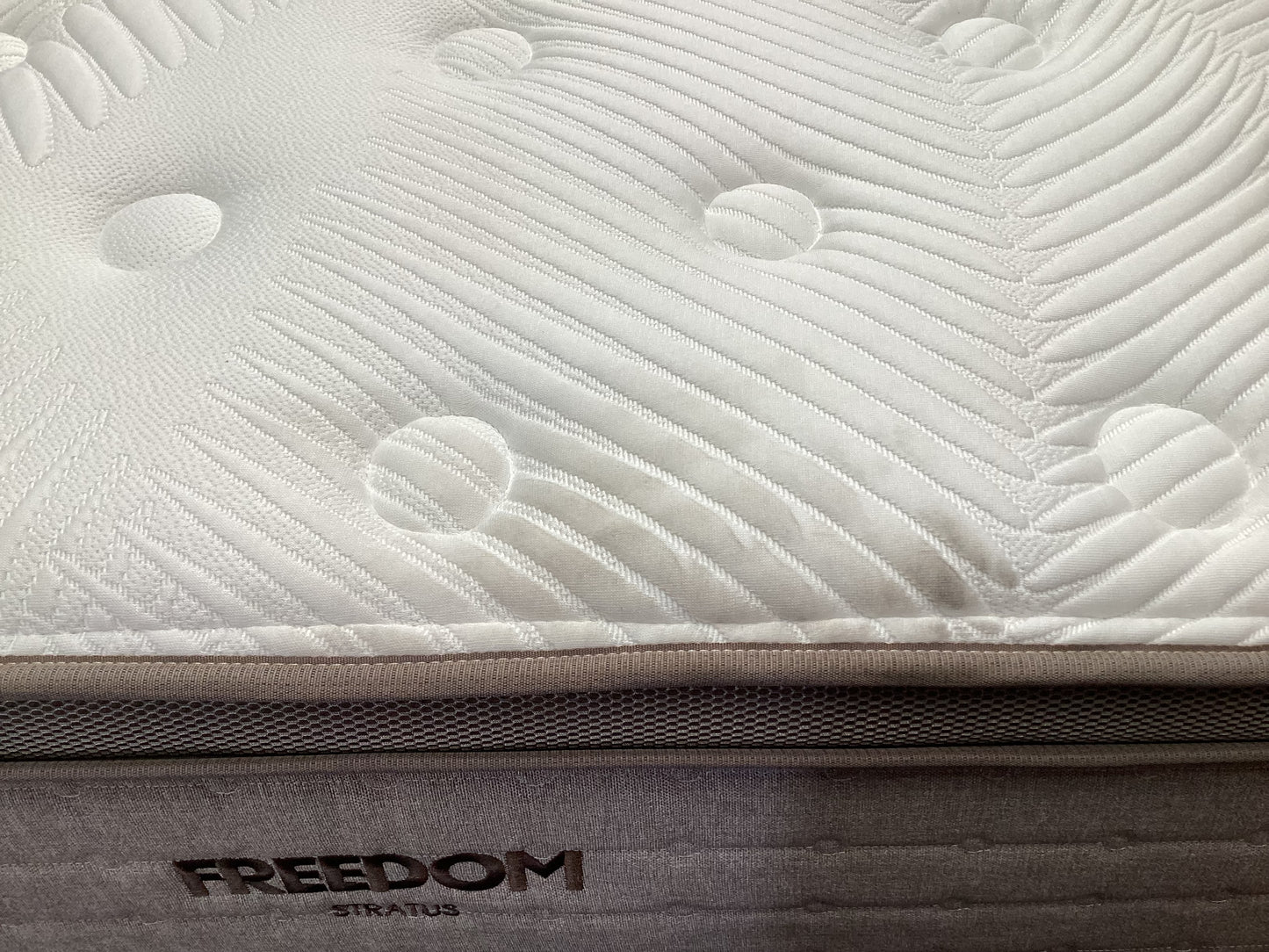 QLD QRS23287 Stratus Medium Mattress Queen