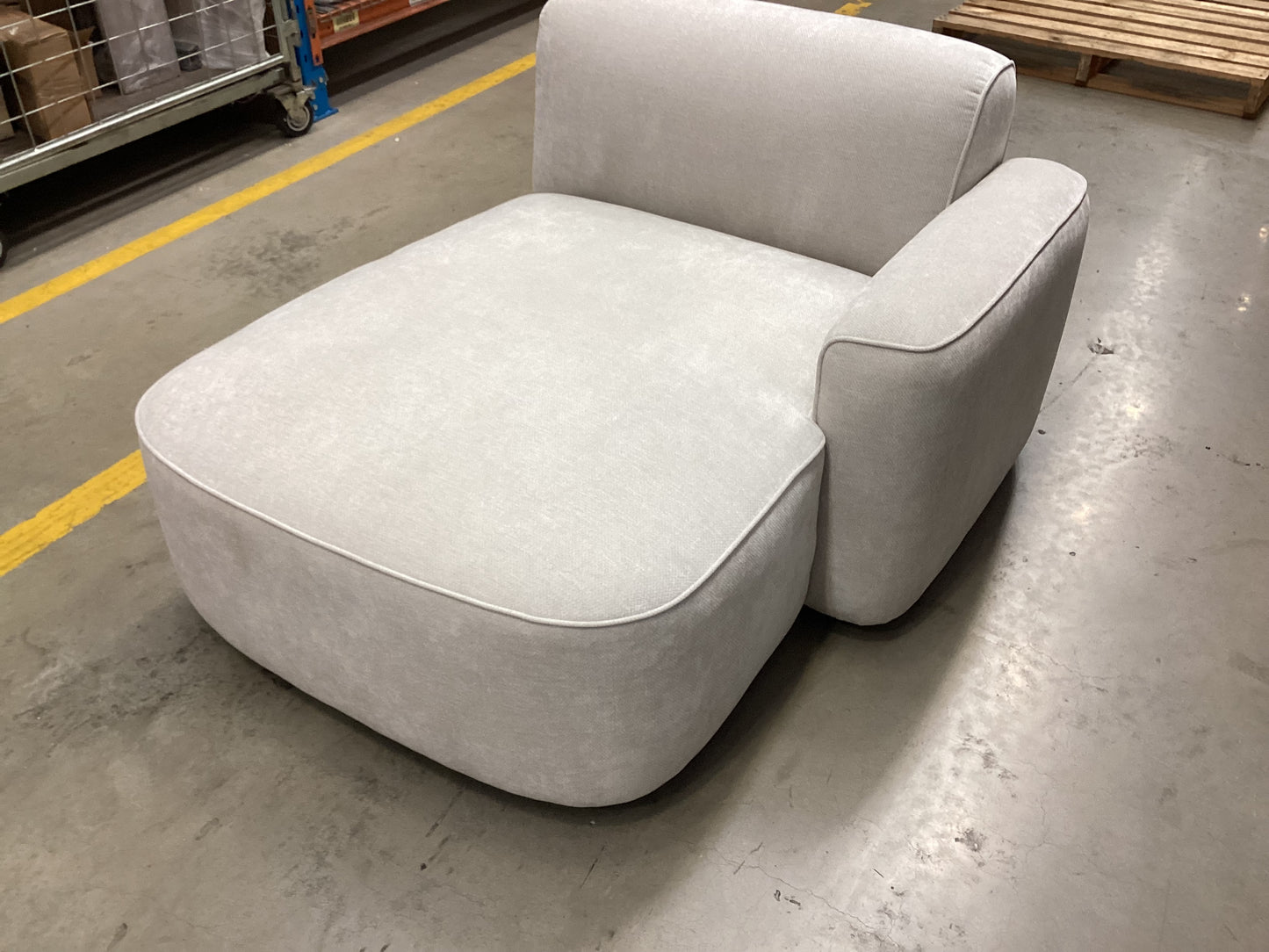 QLD QRS23240 Apartment 01 Modular Chaise RAF Glamour