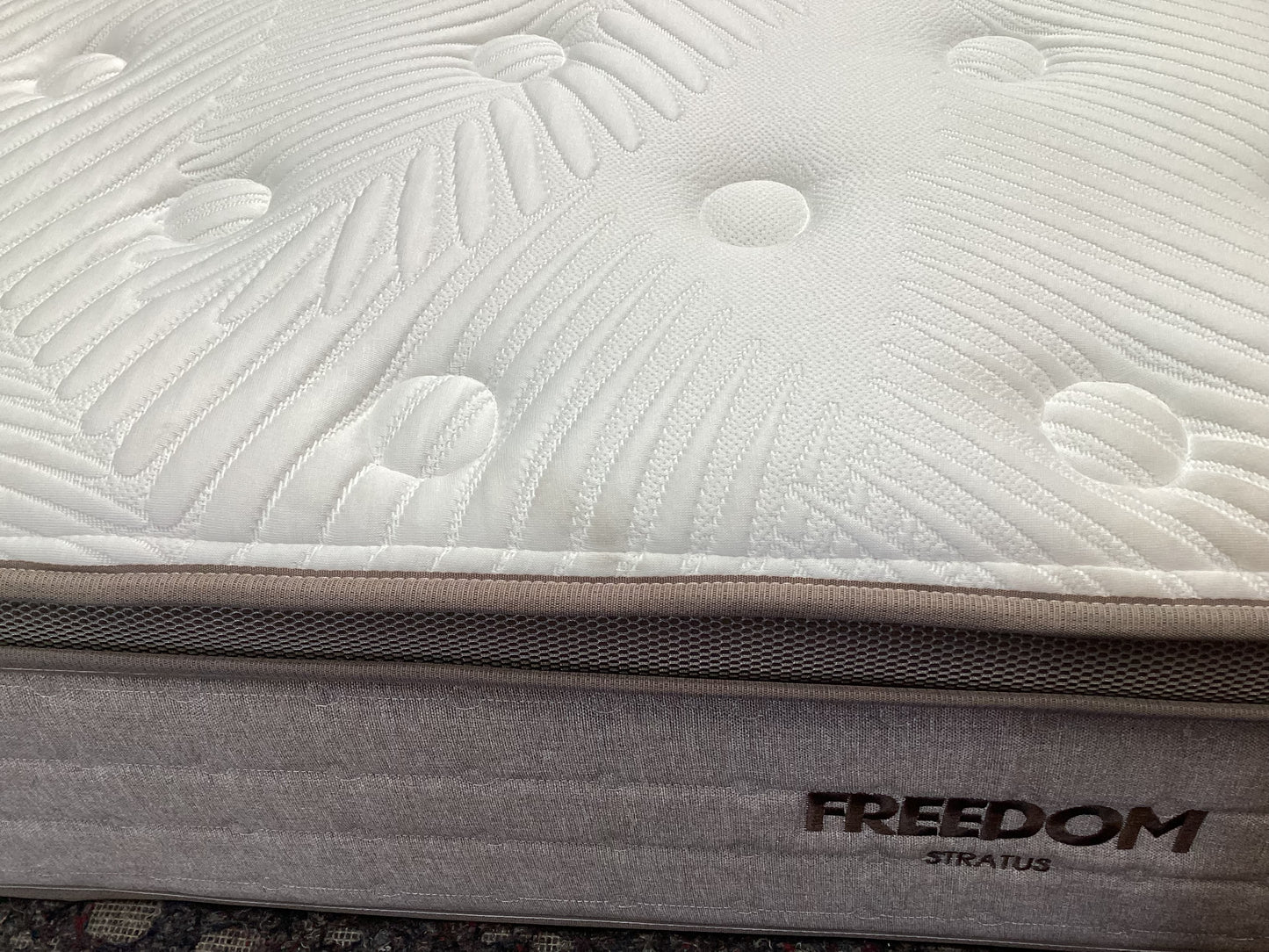 QLD QRS23287 Stratus Medium Mattress Queen