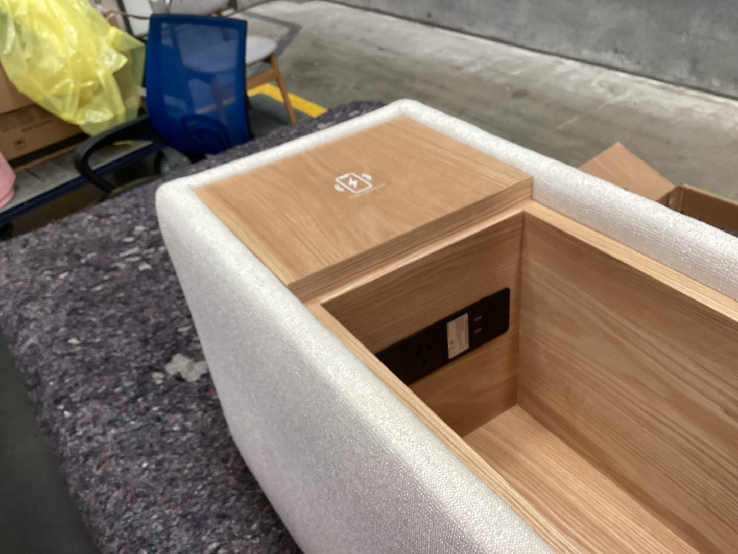 QLD QRS22952 Loft Console-Storage-Wireless Charging S