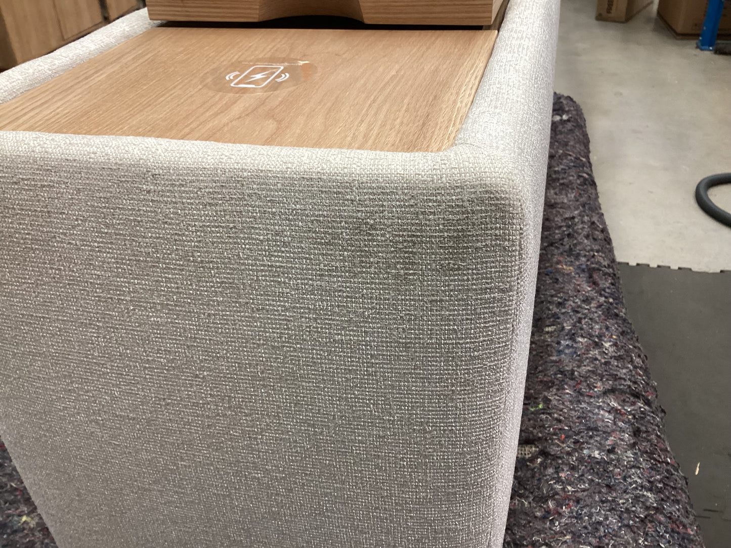 QLD QRS22952 Loft Console-Storage-Wireless Charging S