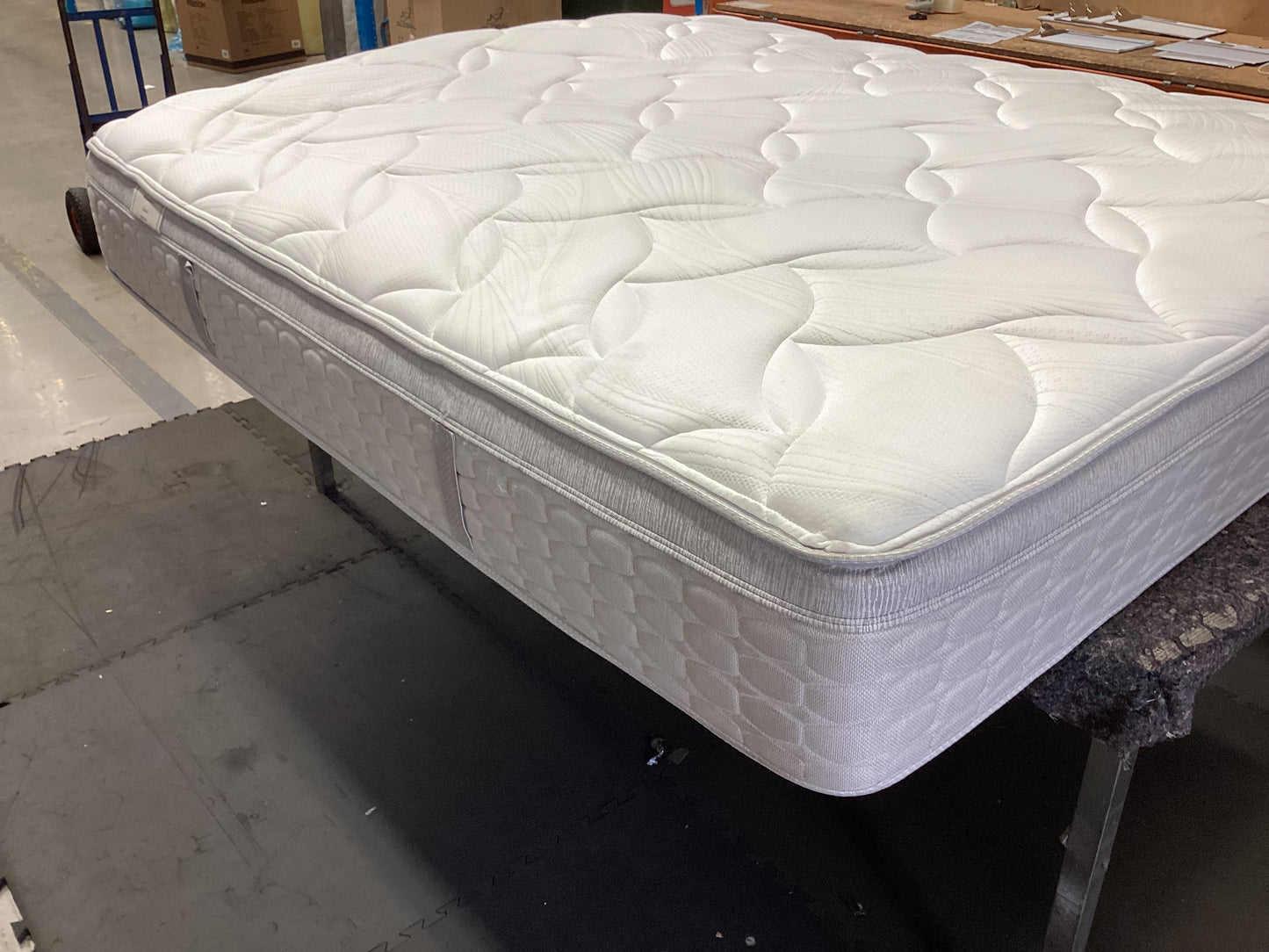QLD QRS23288 Sealy Solara Medium Mattress King