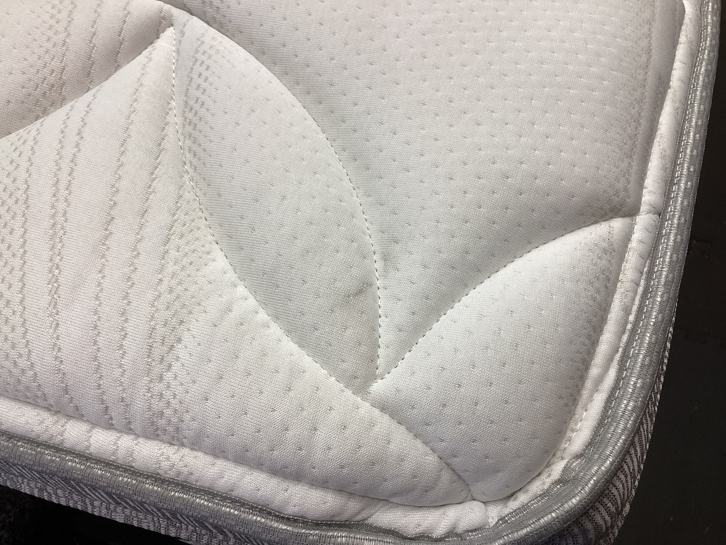 QLD QRS23288 Sealy Solara Medium Mattress King