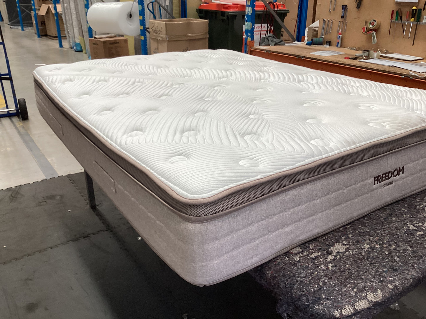 QLD QRS23287 Stratus Medium Mattress Queen