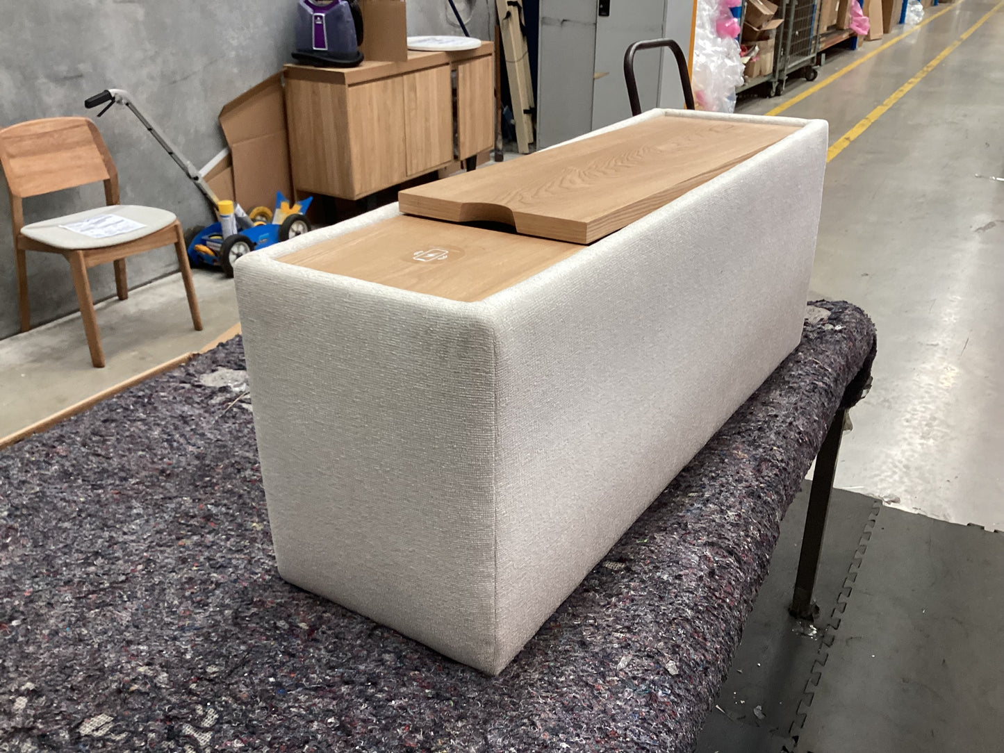 QLD QRS22952 Loft Console-Storage-Wireless Charging S