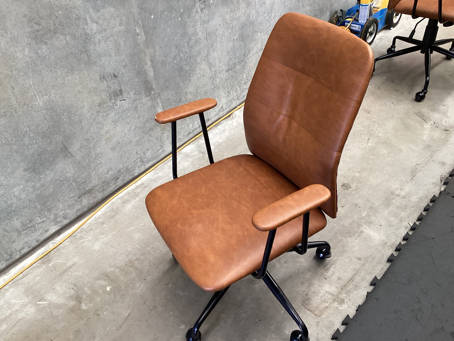QLD QRS23377 Oren Office Chair  PU Vintage Tan