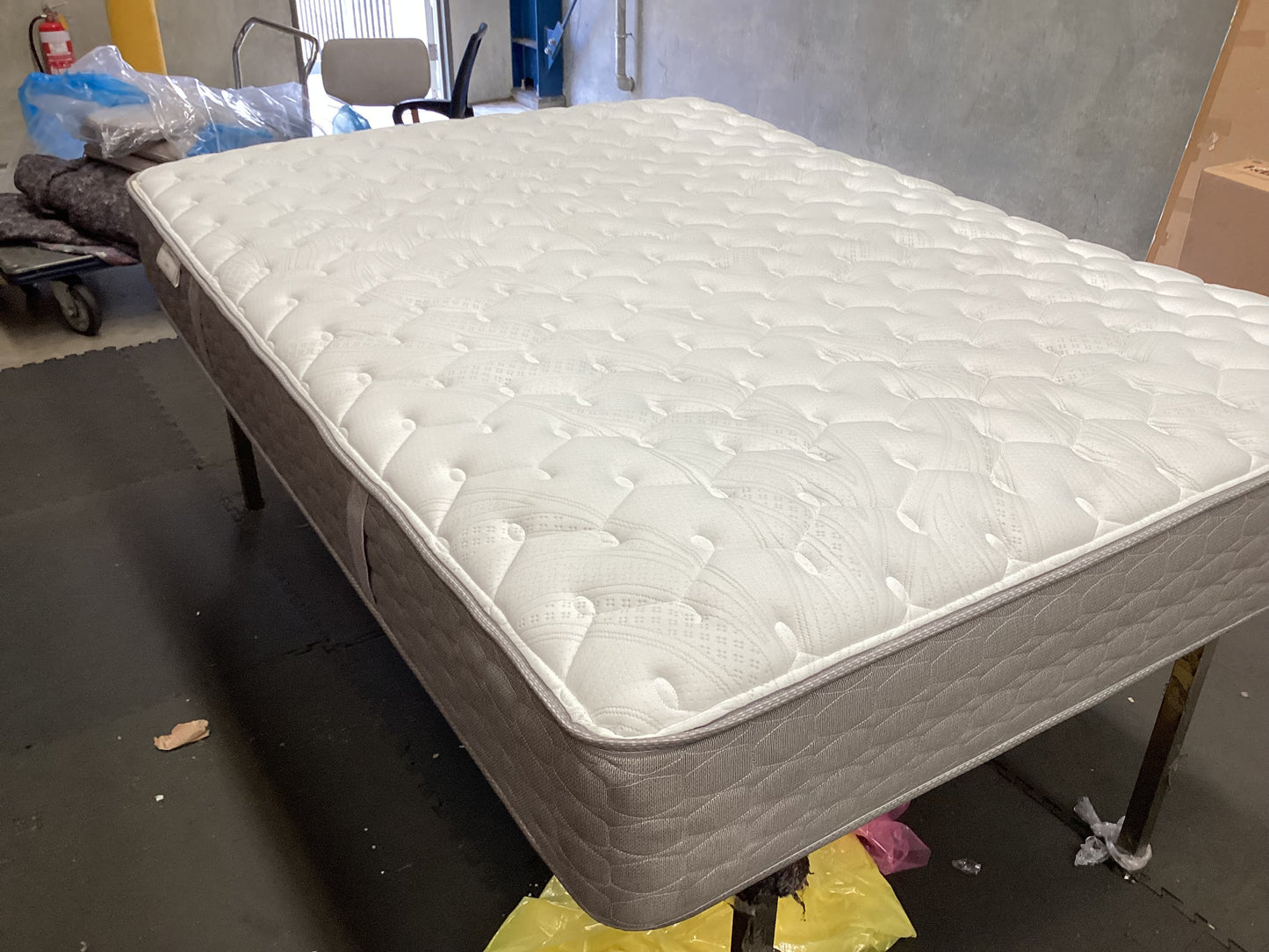 QLD QRS22953 Sealy Cygnus Firm Mattress Queen