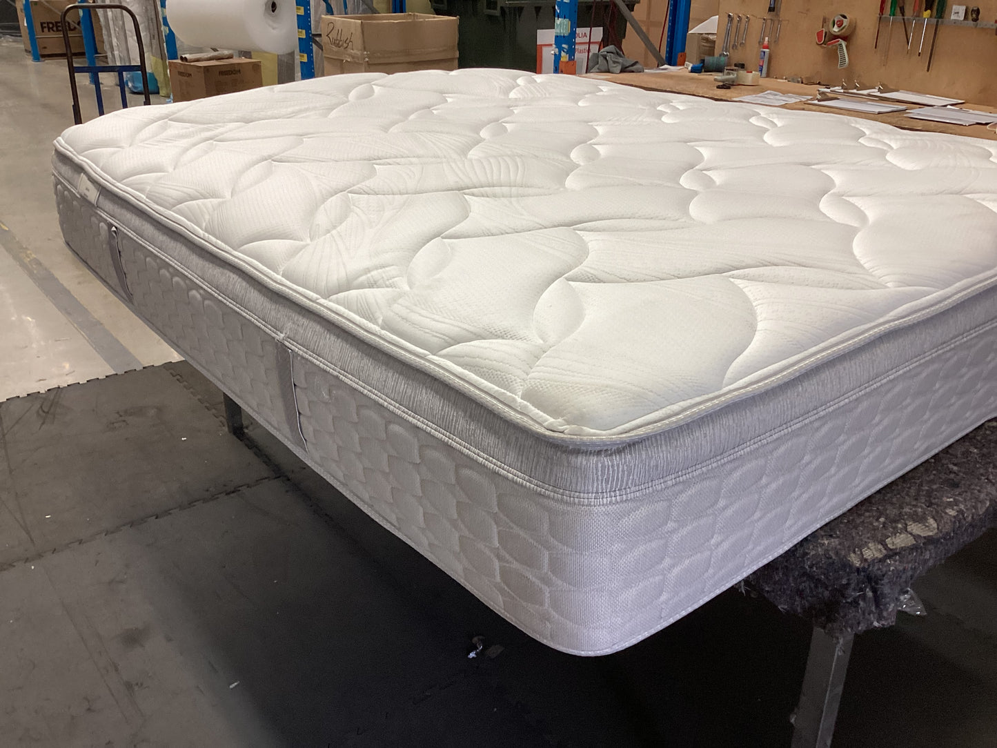 QLD QRS23288 Sealy Solara Medium Mattress King