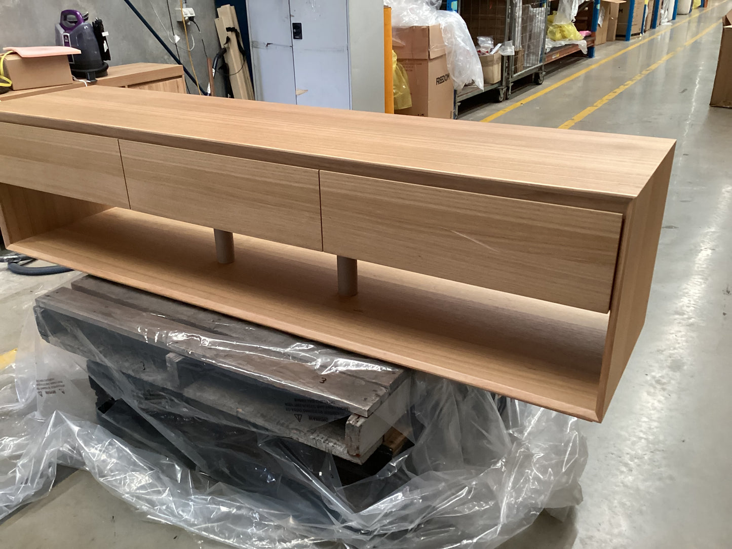 QLD QRS23375 Burleigh Entertainment Unit   Natural