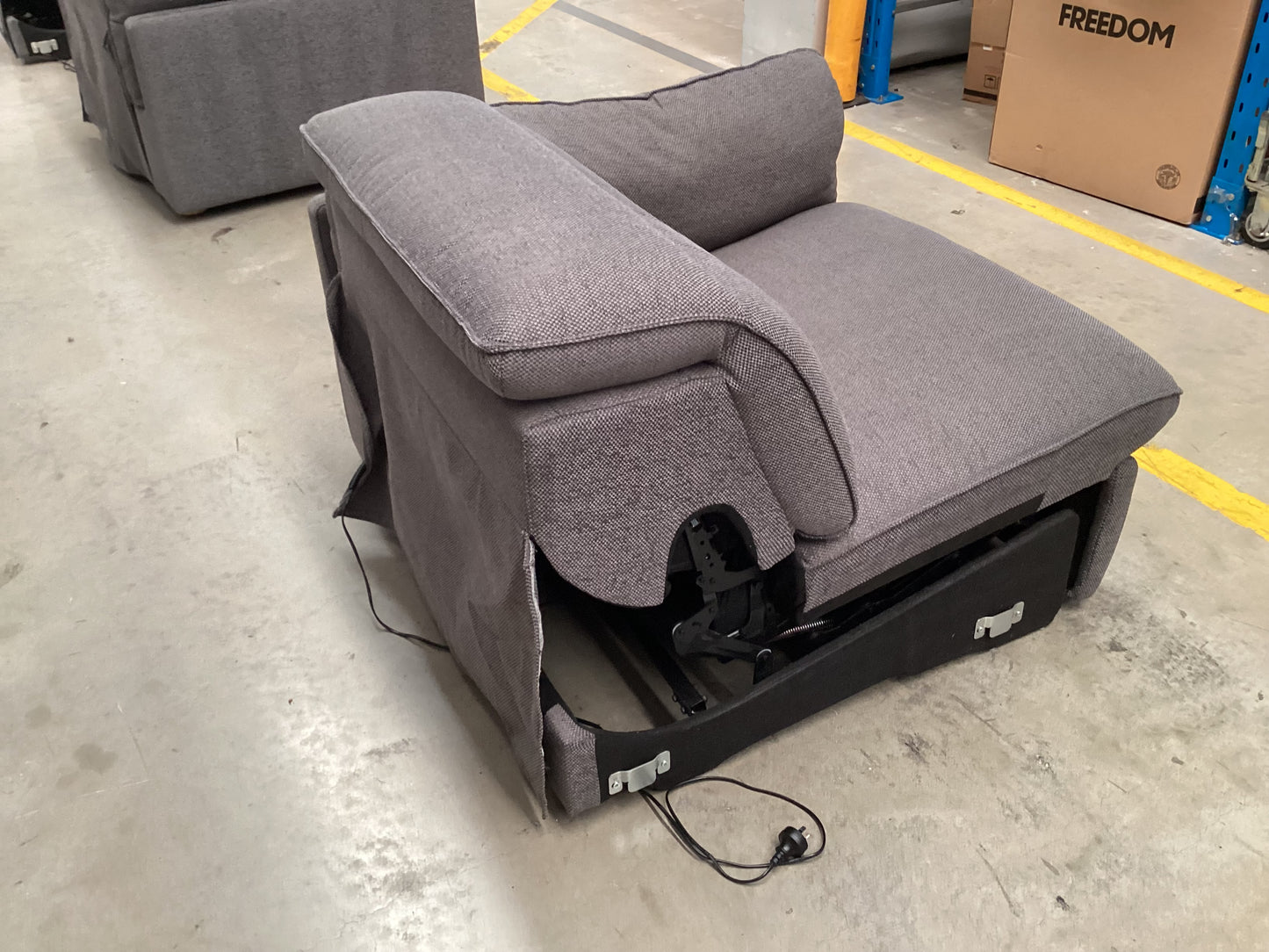 QLD QRS22800 Sorrento Electric Recliner Modular 1.5S (2of2)
