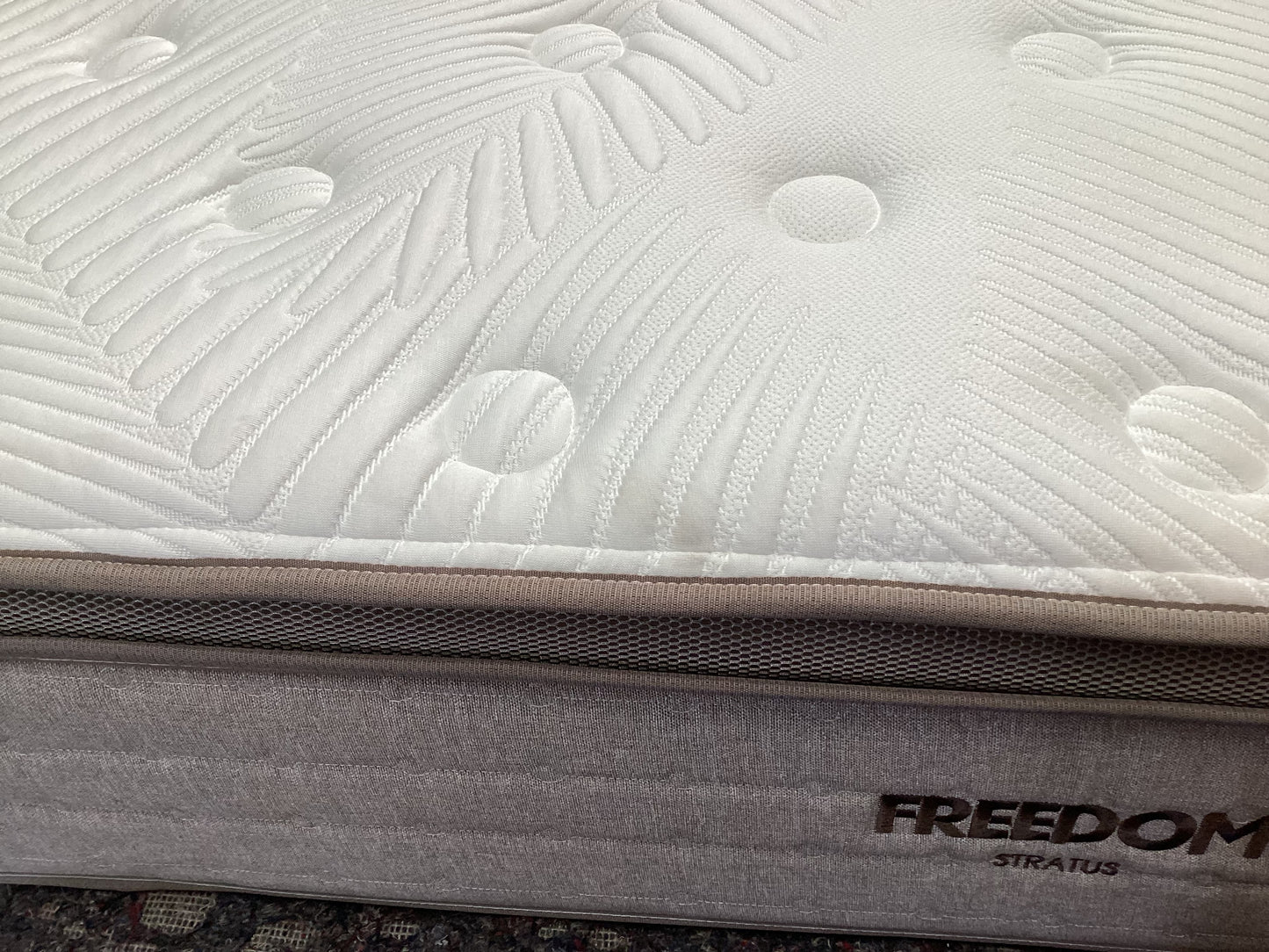 QLD QRS23287 Stratus Medium Mattress Queen