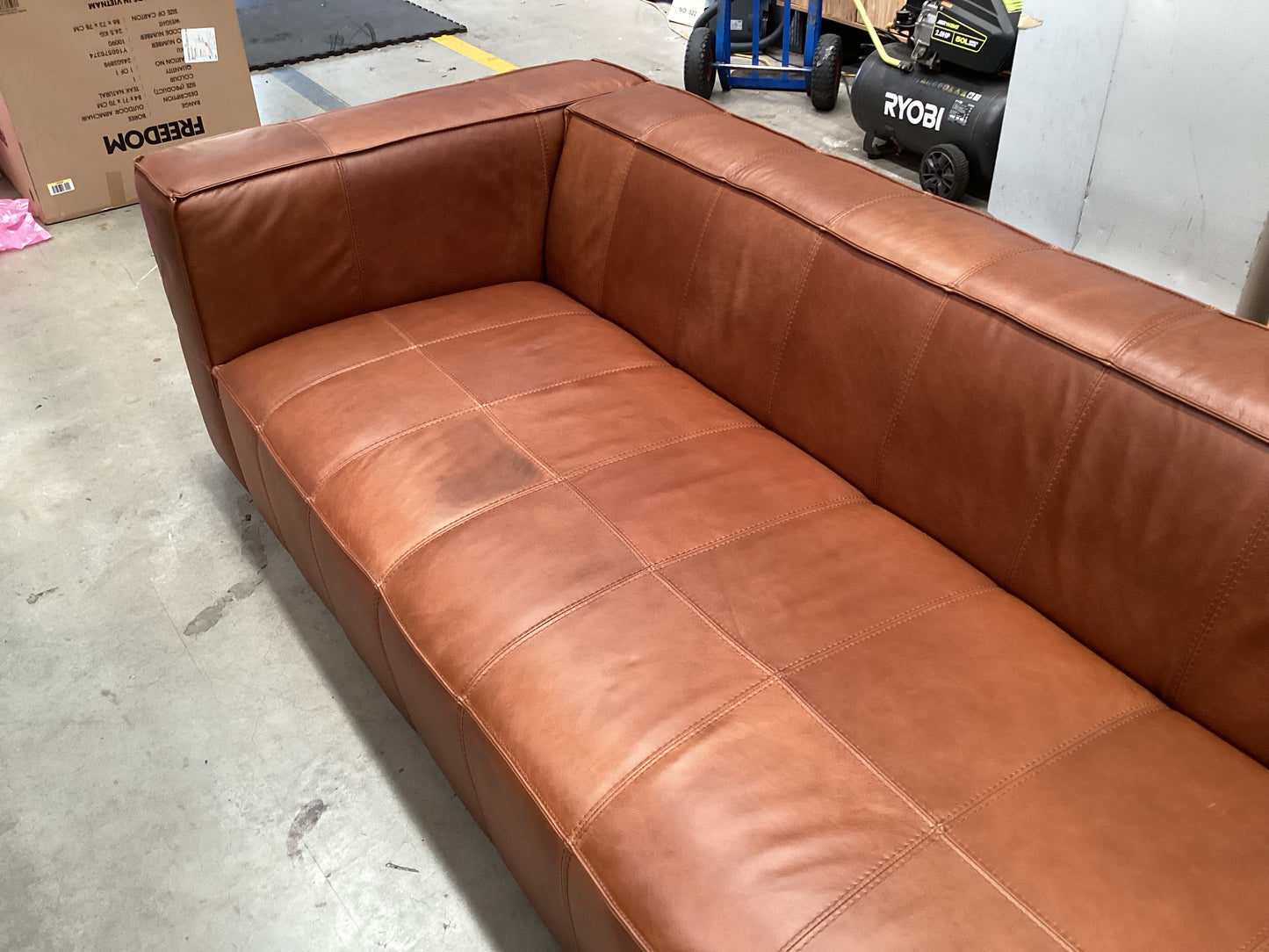QLD QRS23338 Atlas Sofa 4S Benz Walnut