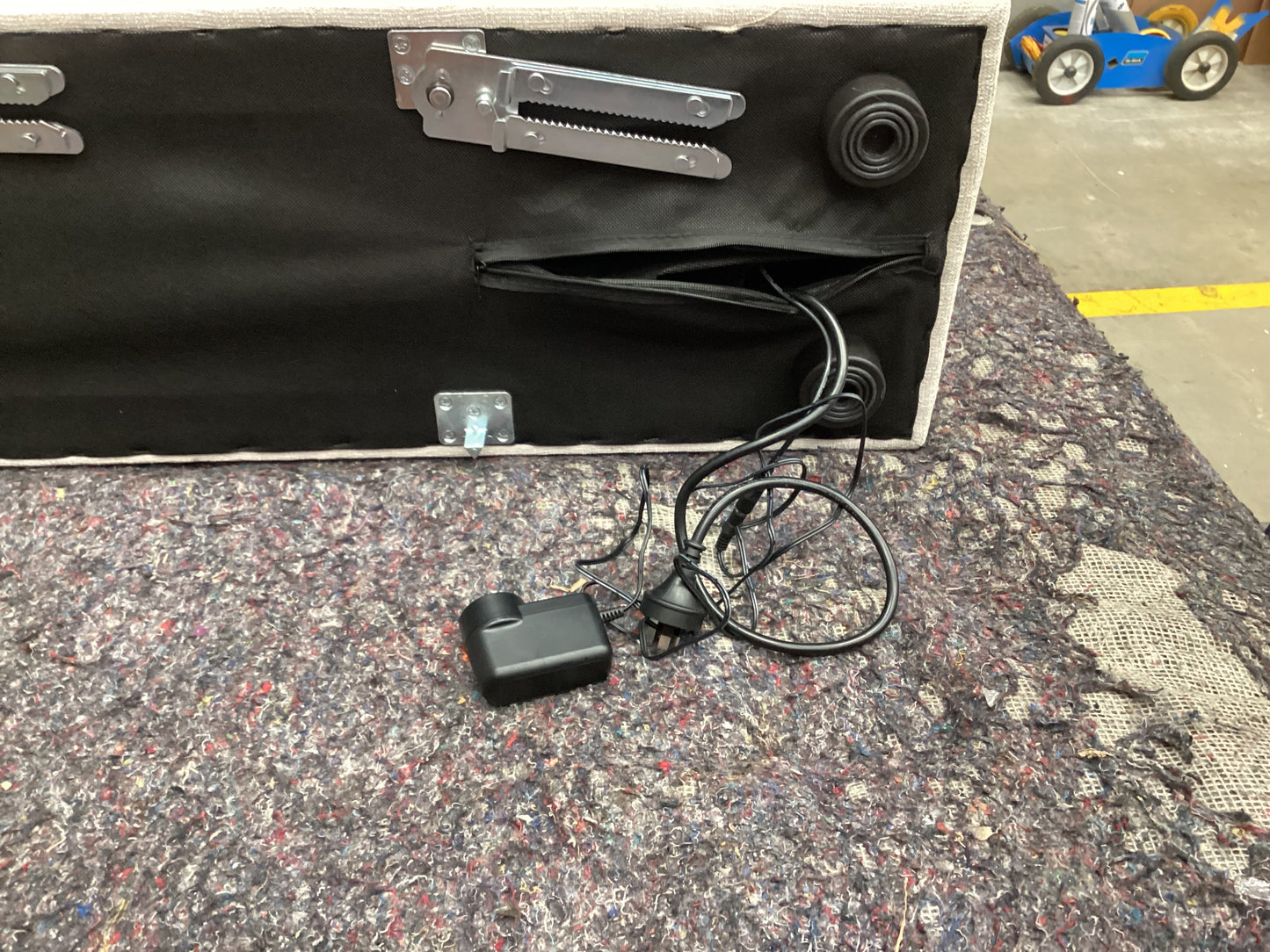 QLD QRS22952 Loft Console-Storage-Wireless Charging S