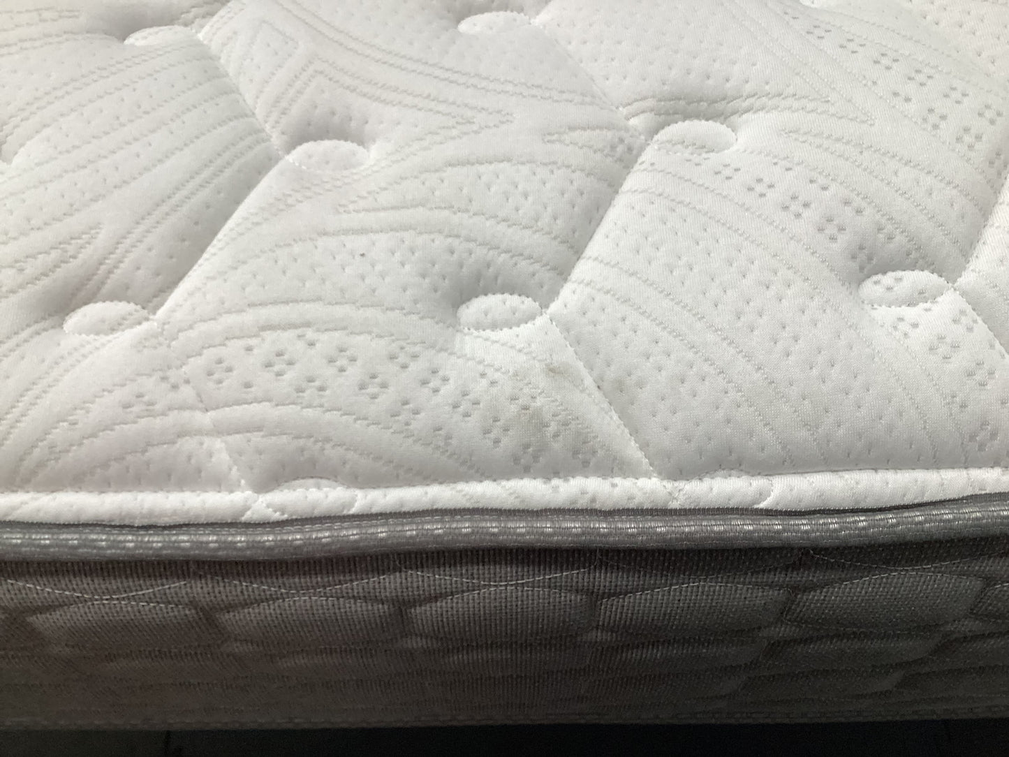 QLD QRS22953 Sealy Cygnus Firm Mattress Queen