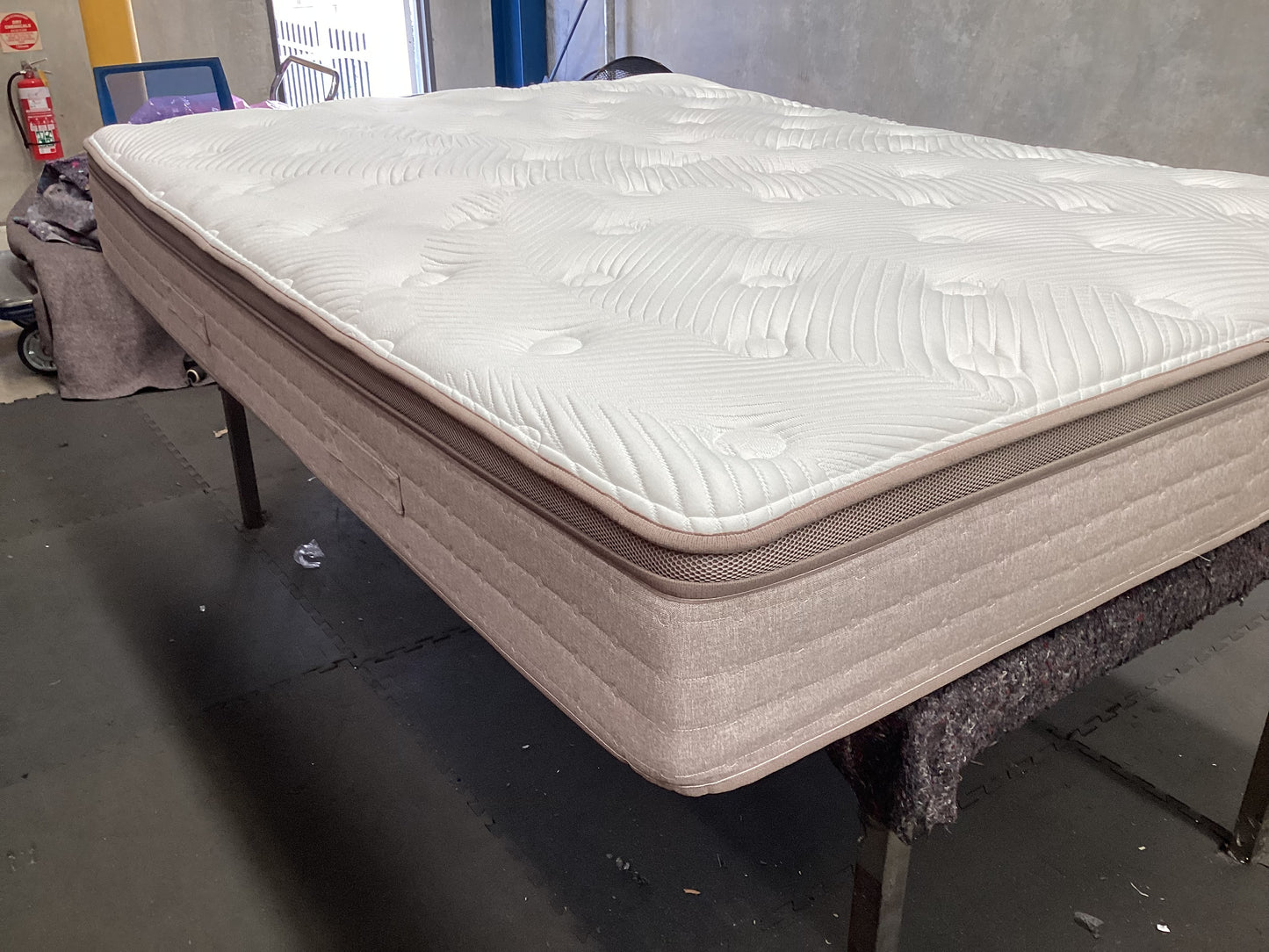 QLD QRS23287 Stratus Medium Mattress Queen