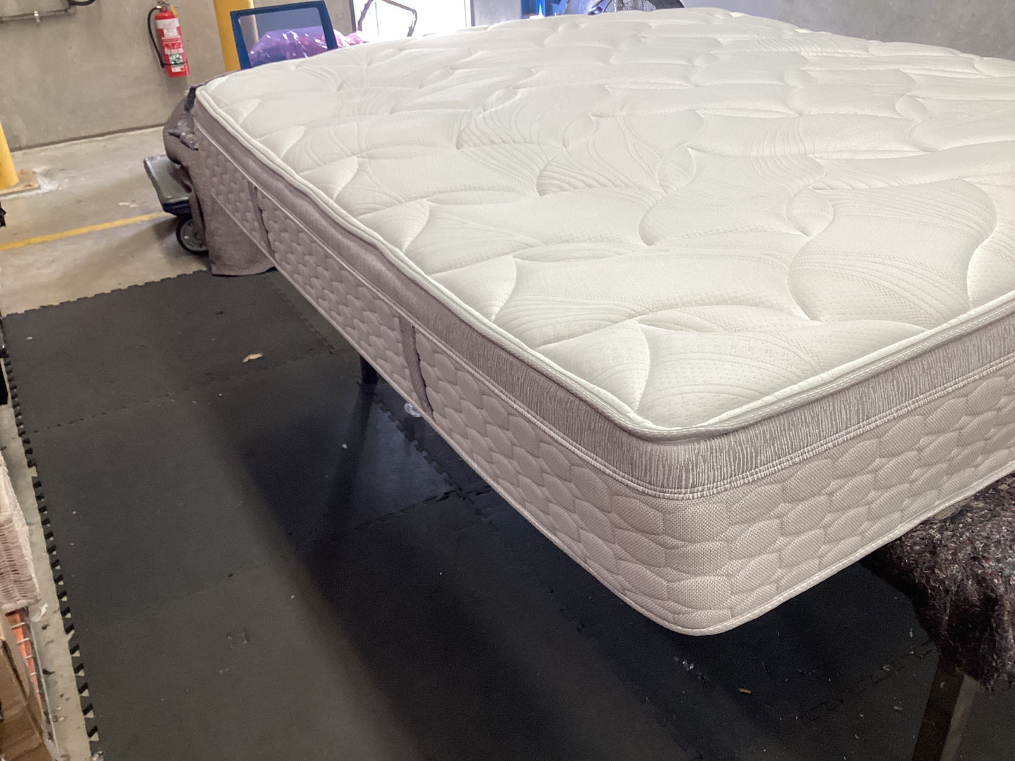 QLD QRS23288 Sealy Solara Medium Mattress King