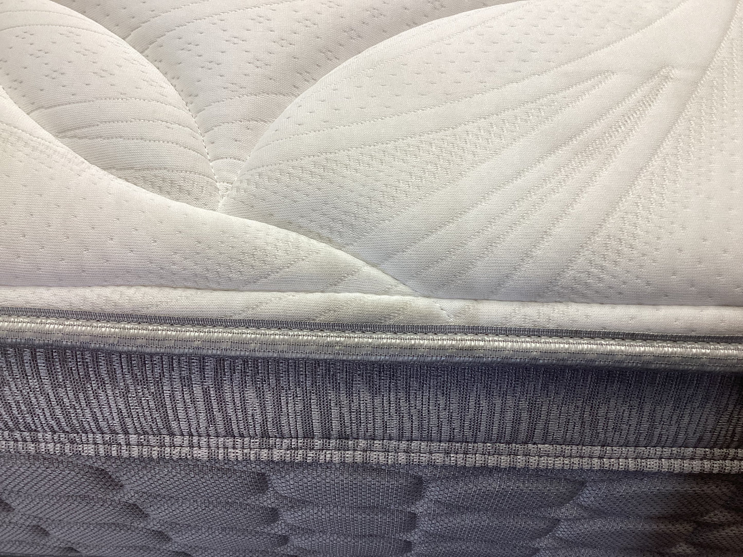 QLD QRS23288 Sealy Solara Medium Mattress King