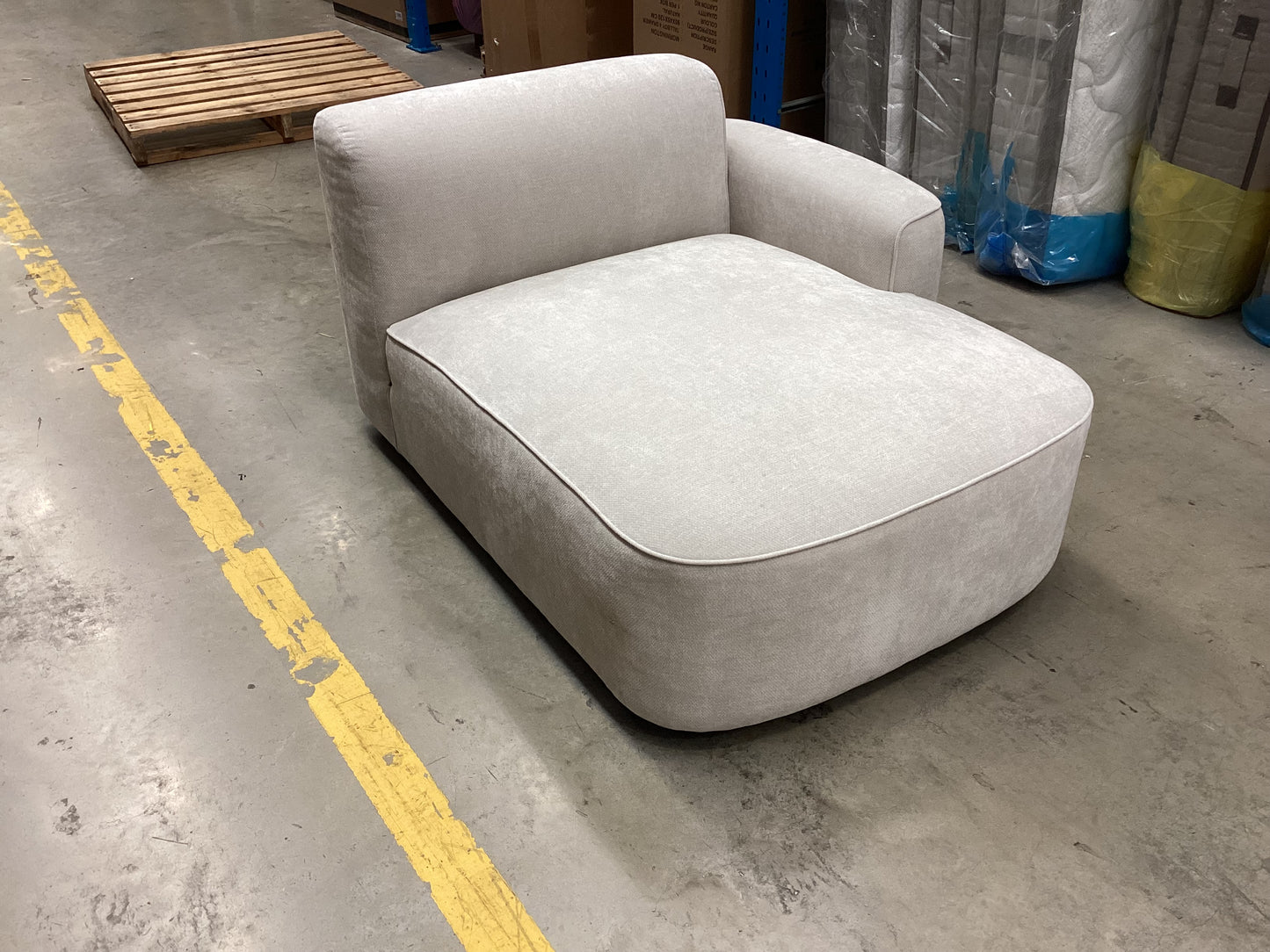 QLD QRS23240 Apartment 01 Modular Chaise RAF Glamour