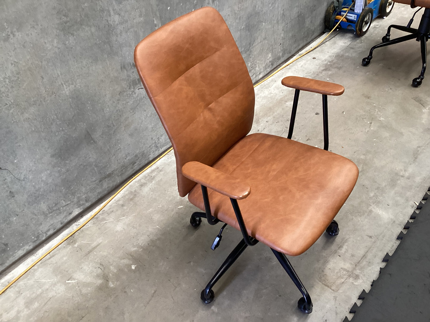 QLD QRS23377 Oren Office Chair  PU Vintage Tan