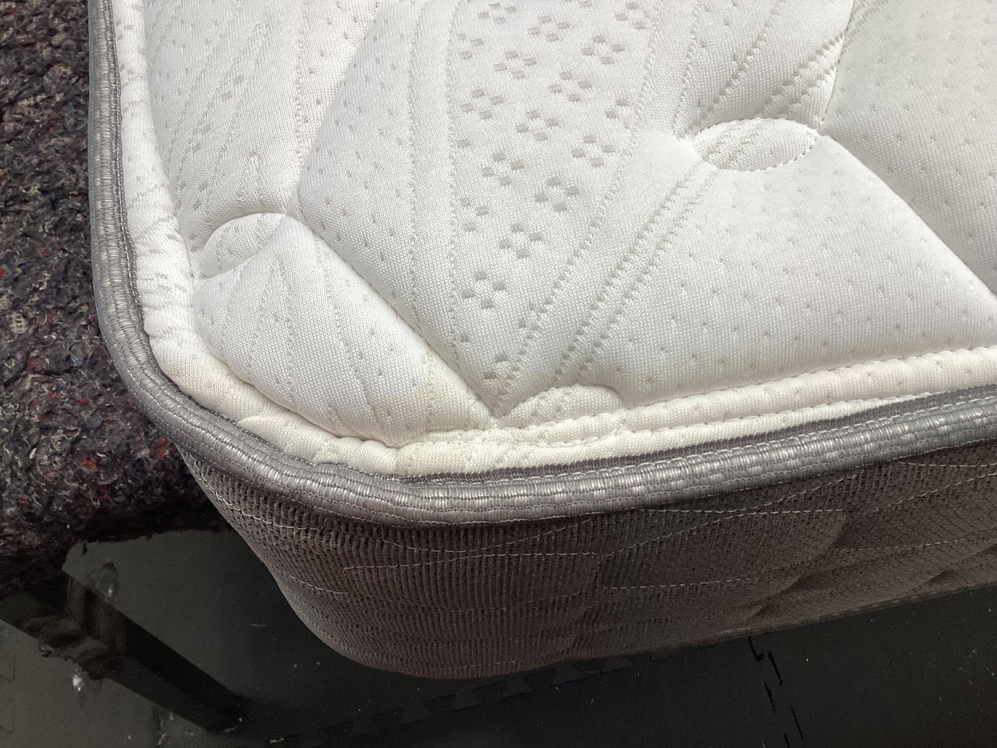 QLD QRS22953 Sealy Cygnus Firm Mattress Queen