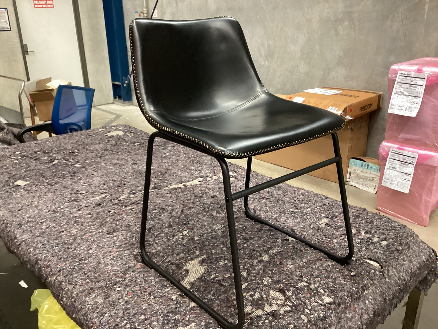 QLD QRS23025 Saddle Dining Chair   Black