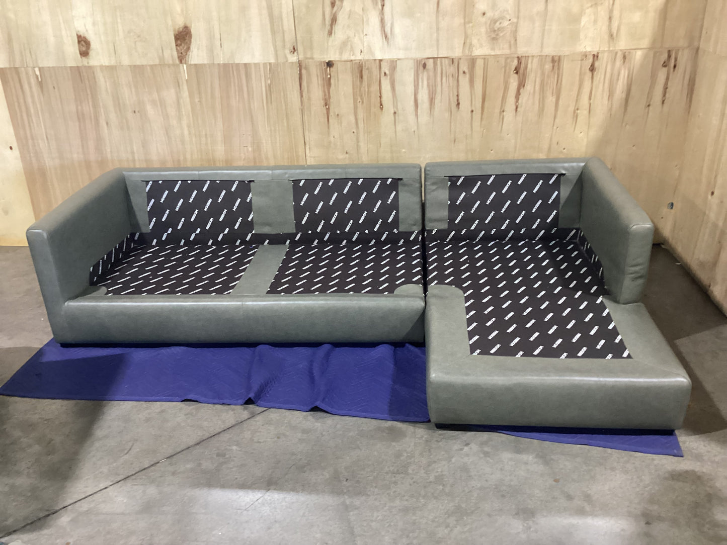 NSW MT24522 Momba Modular Chaise RAF Bendigo Green