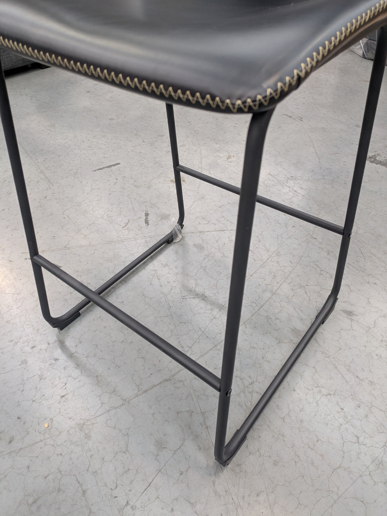 VICDC CLV20189 Saddle Counter Stool 63cm Black
