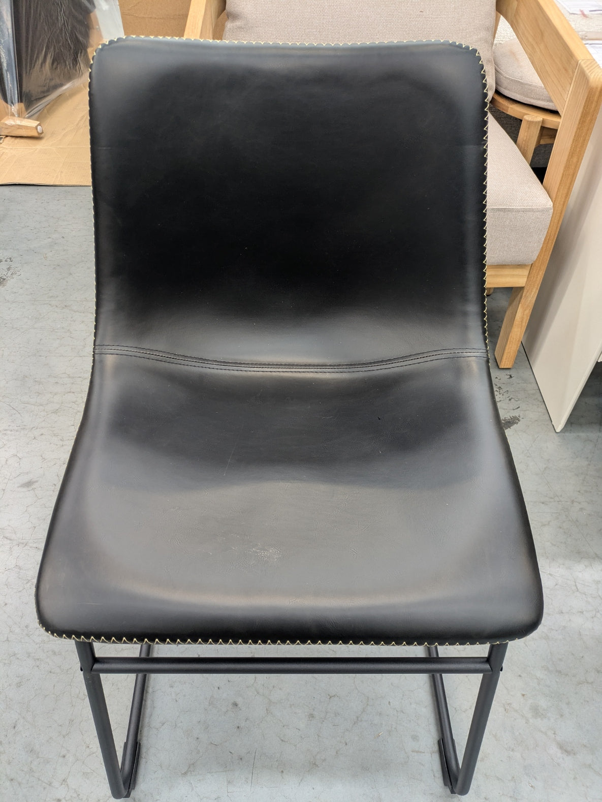 VICDC CLV20188 Saddle Dining Chair Black