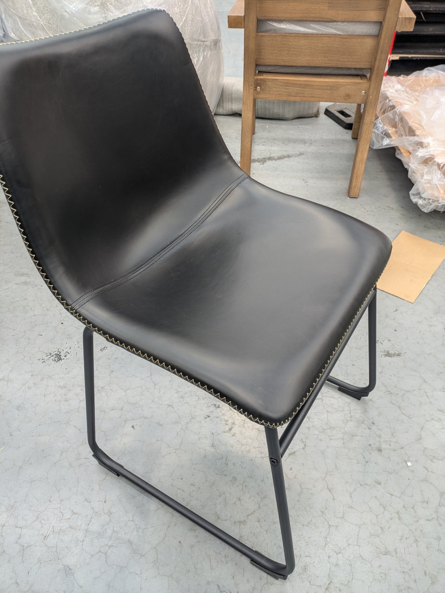 VICDC CLV20188 Saddle Dining Chair Black