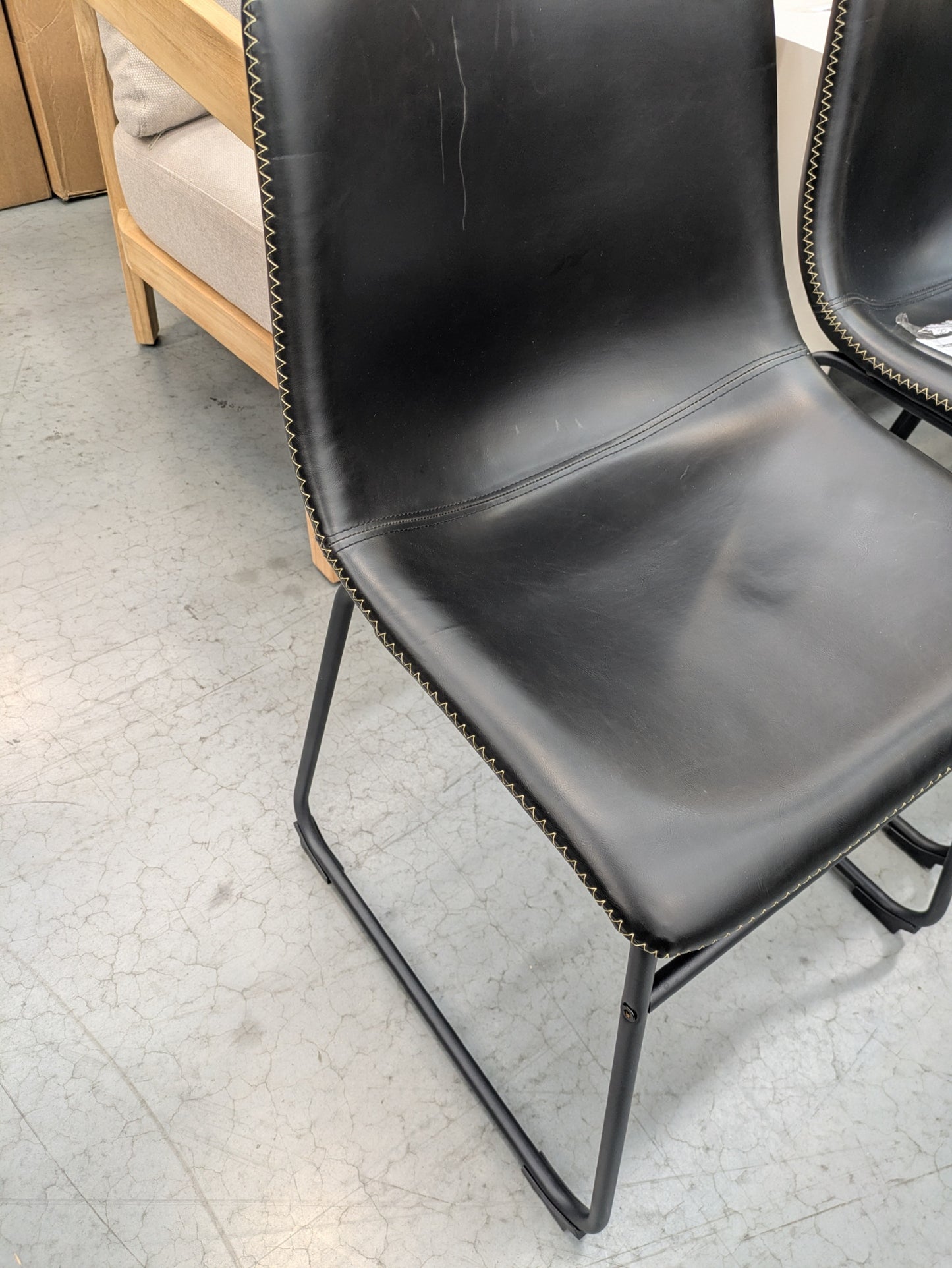VICDC CLV20187 Saddle Dining Chair Black