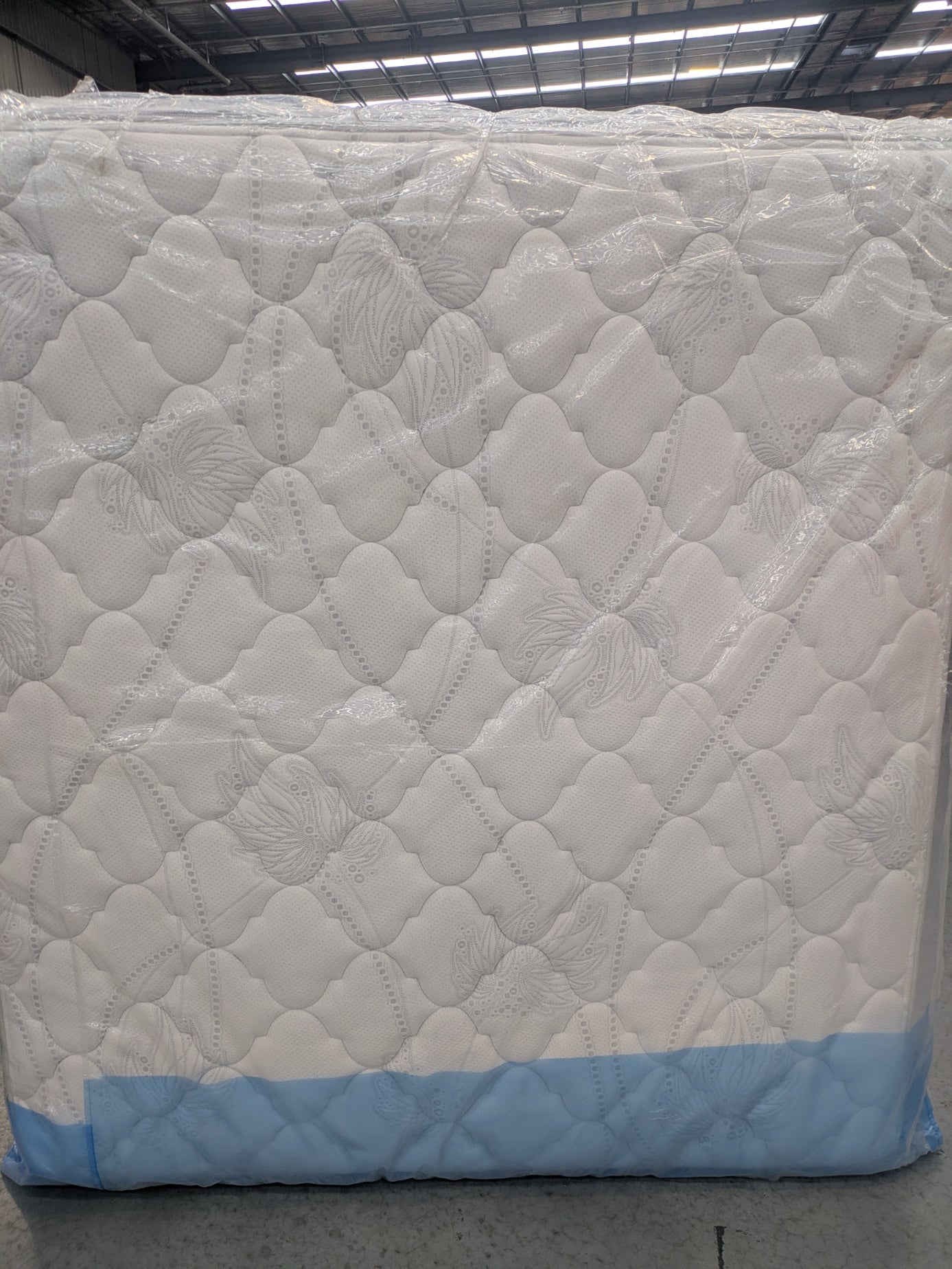 VICDC CLV20179 Sealy Halycon Medium King Mattress