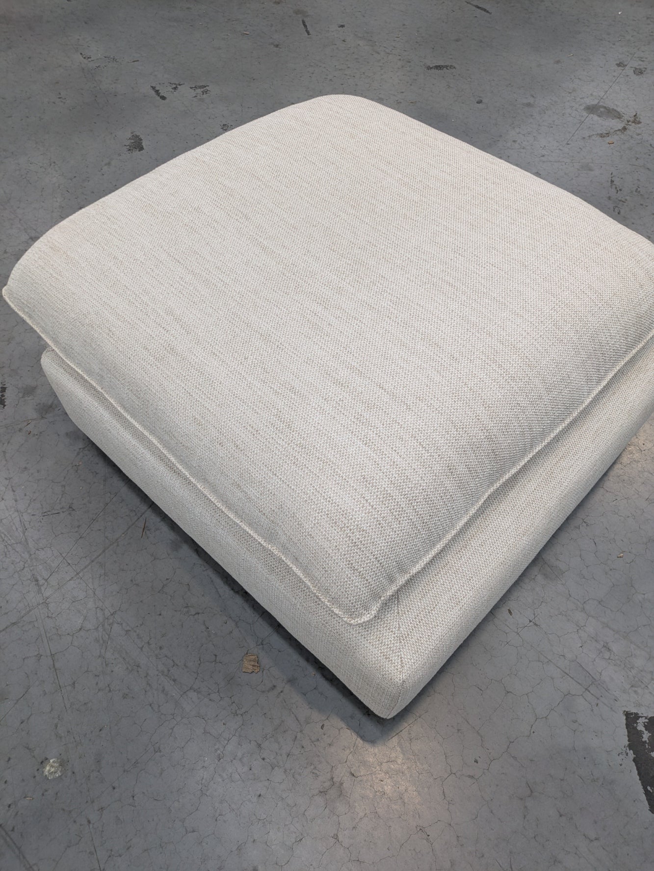 VICDC CLV20220 Sorrento Ottoman Alpha Natural