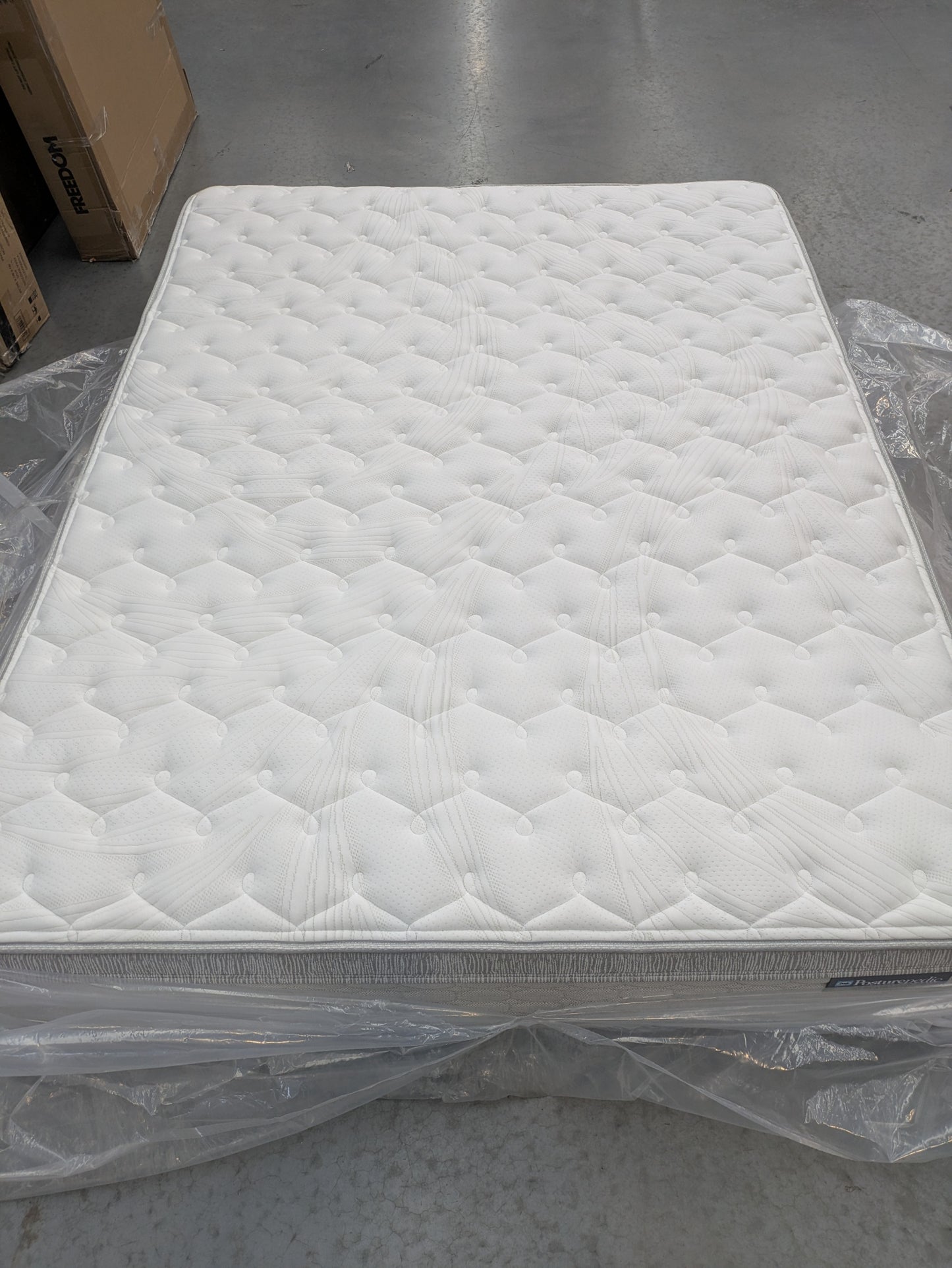 VICDC CLV20221 Sealy Solara Firm Mattress Queen
