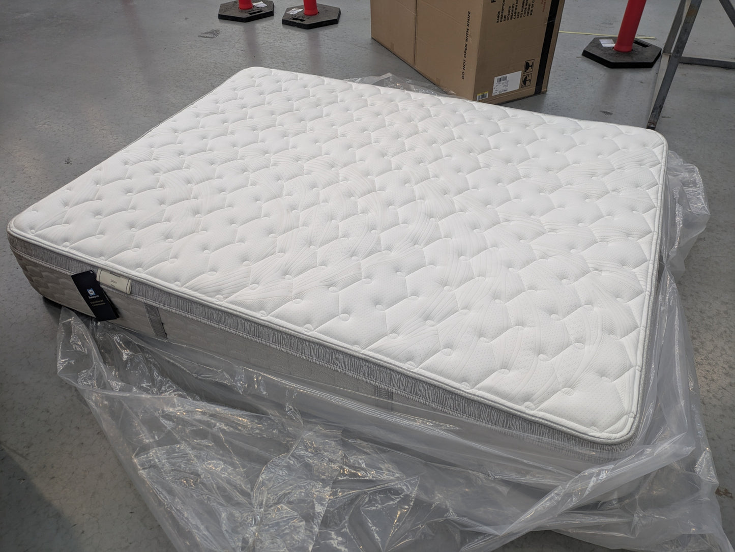 VICDC CLV20221 Sealy Solara Firm Mattress Queen