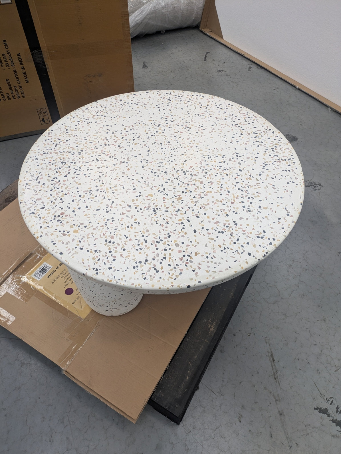 VICDC CLV20243 Theo Outdoor Coffee Table White (D)