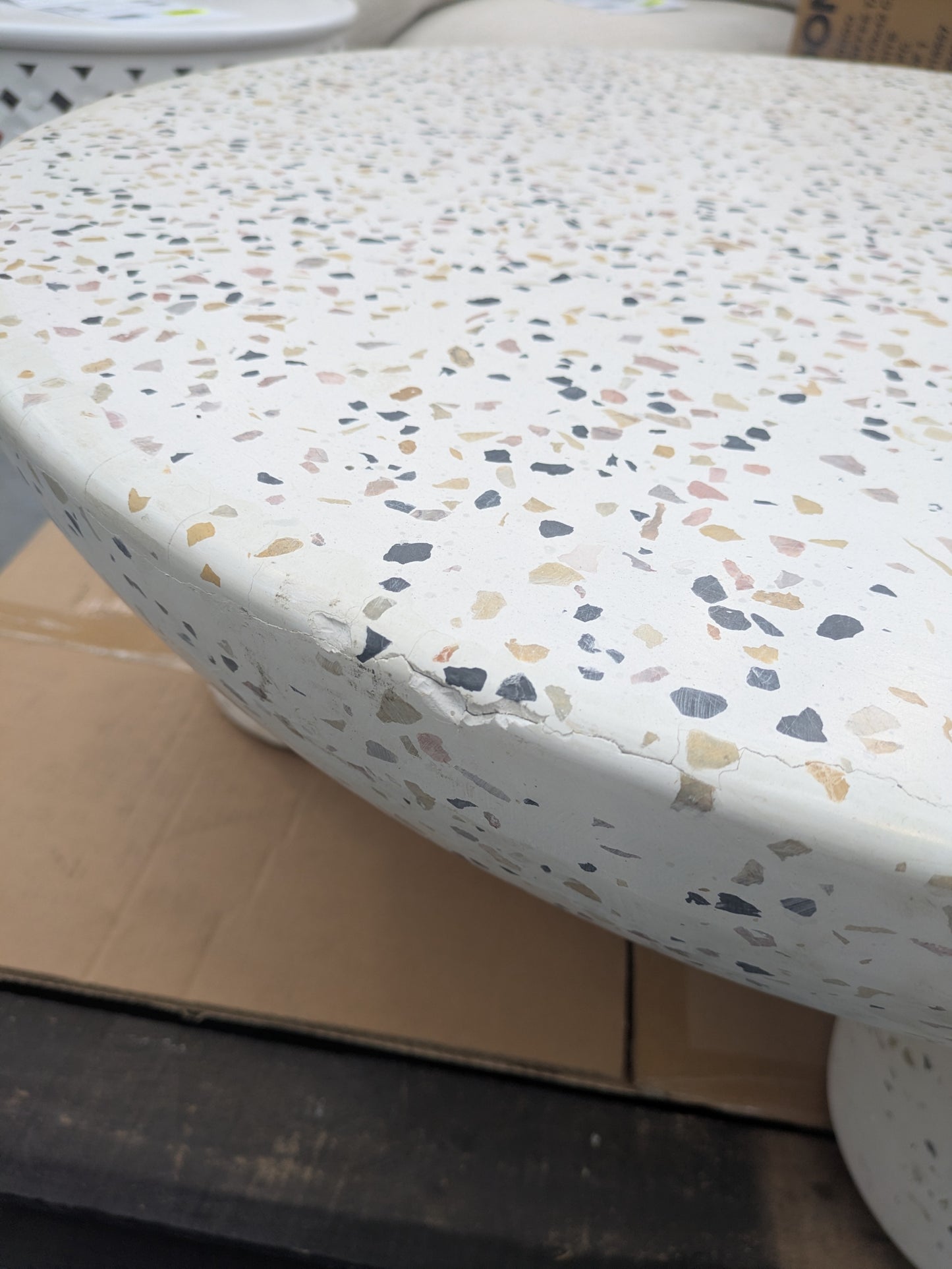 VICDC CLV20243 Theo Outdoor Coffee Table White (D)