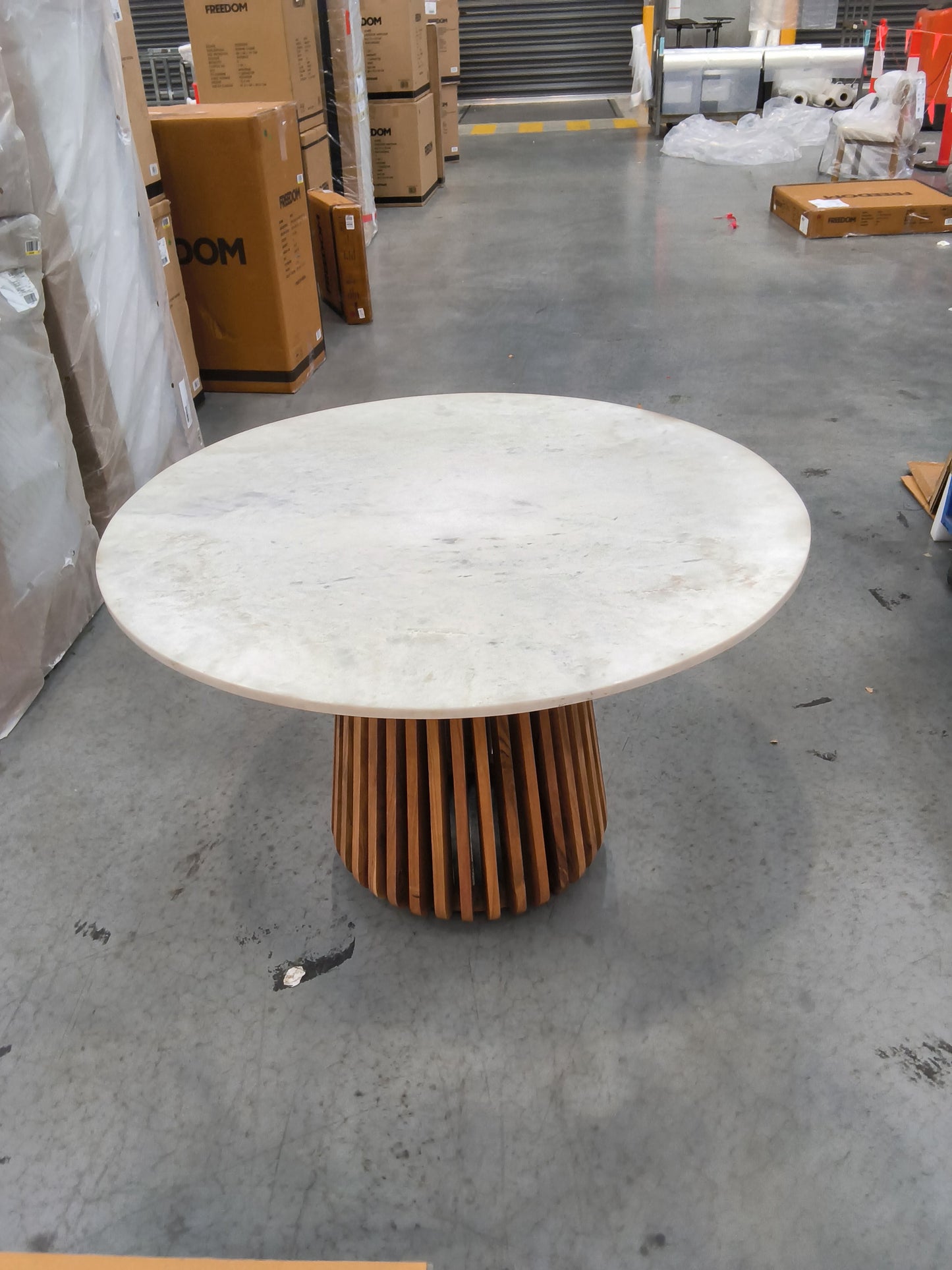 VICDC CLV20264 Nesst Dining table Natural/Marble