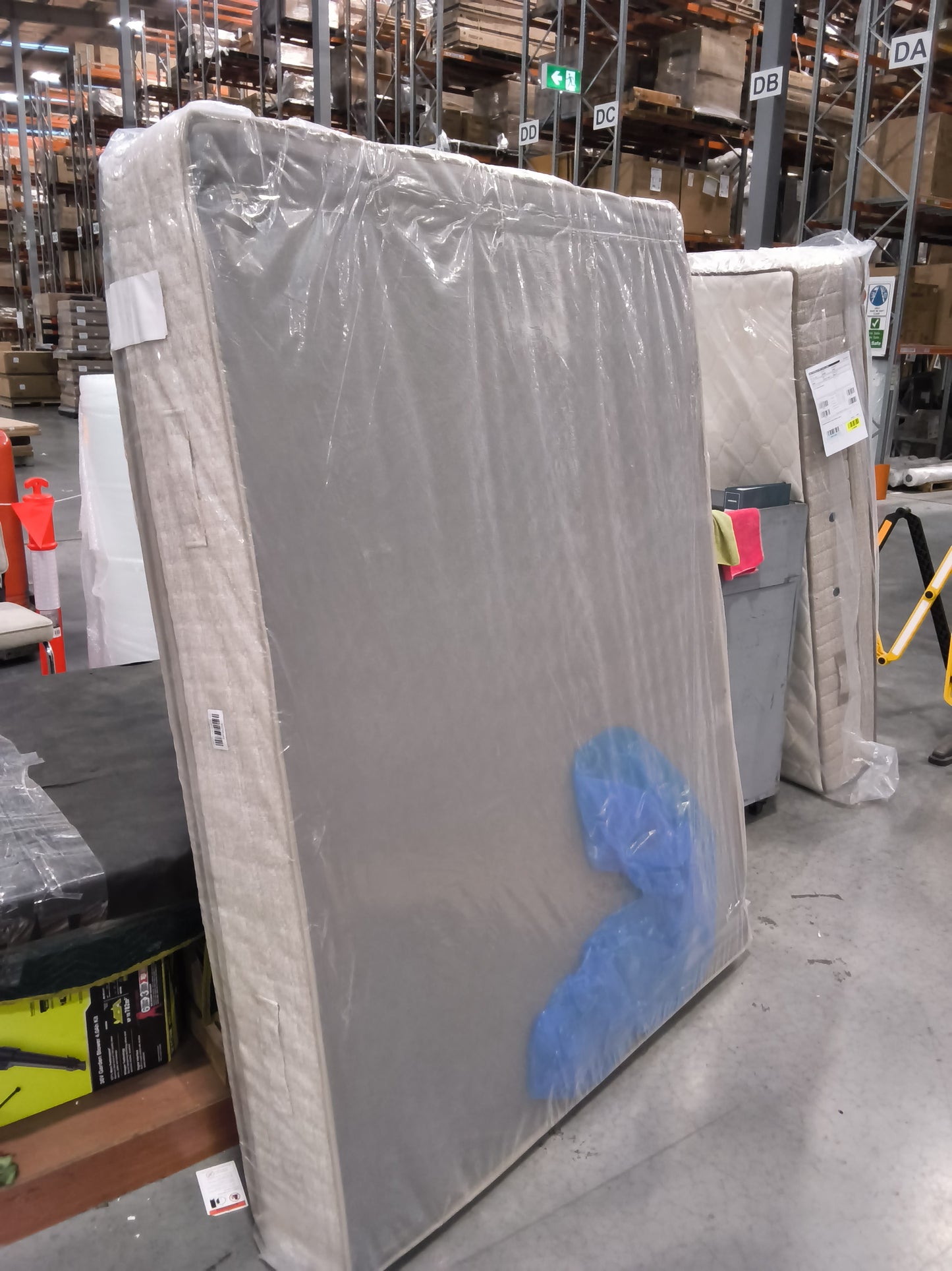VICDC CLV20327 Devonleigh Medium Queen Mattress