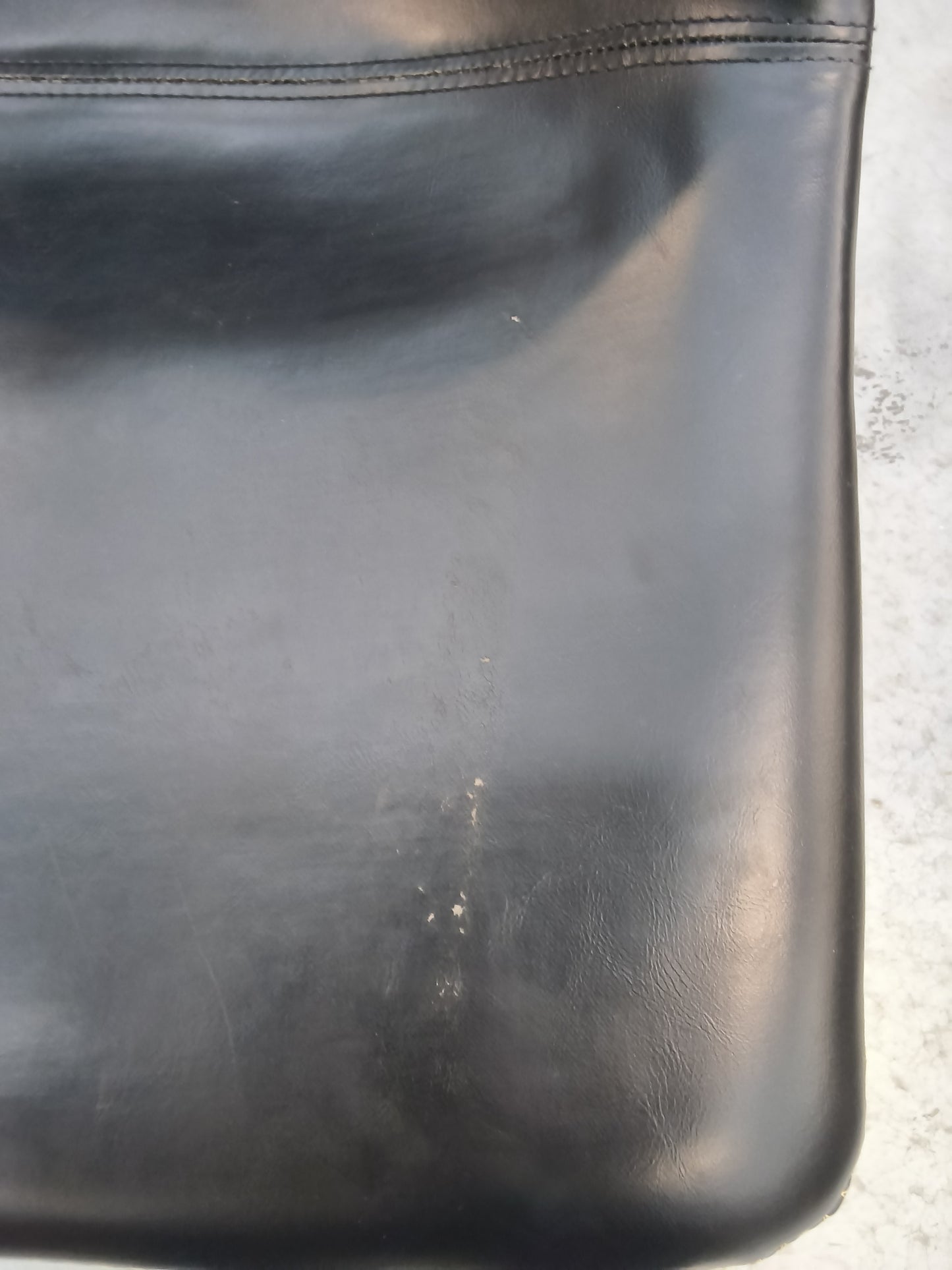 VICDC CLV20301 Saddle Counter Stool 63cm Black