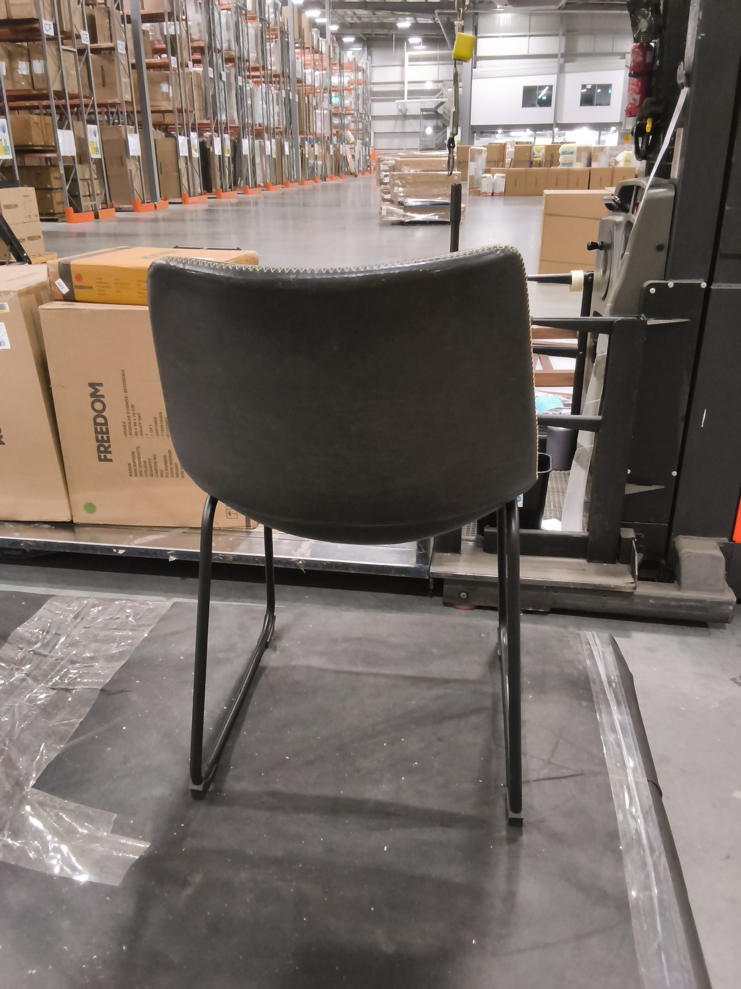 VICDC CLV20309 Saddle Dining Chair Black