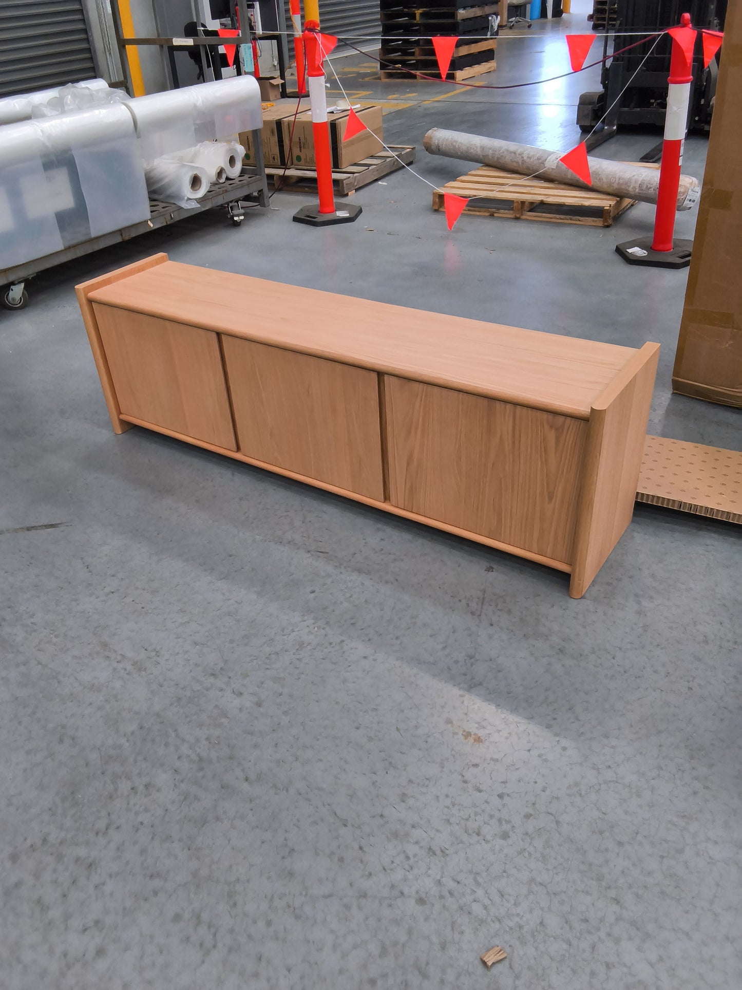 VICDC CLV20280 Casier Entertainment Unit 180x40cm Oak