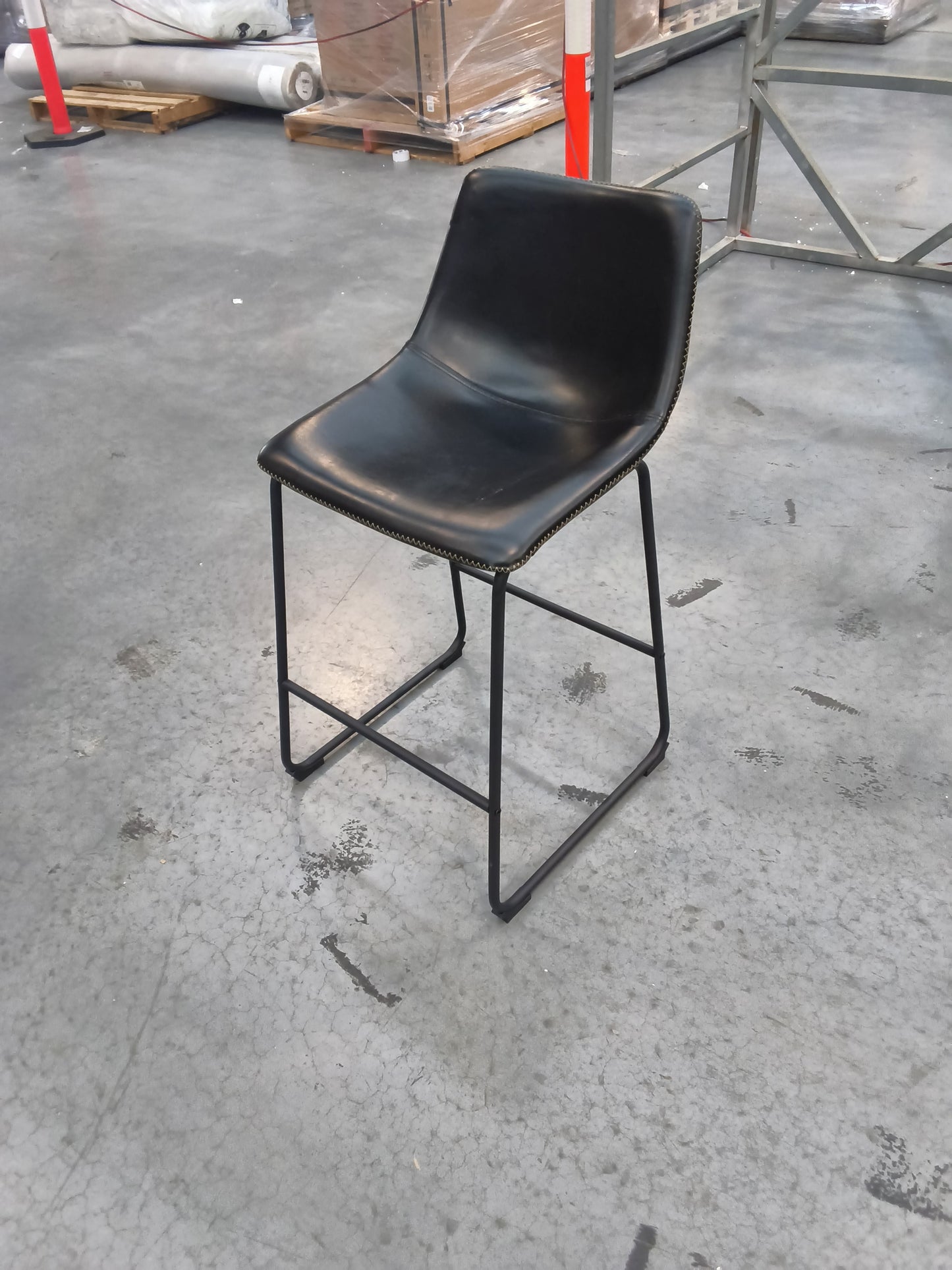 VICDC CLV20301 Saddle Counter Stool 63cm Black