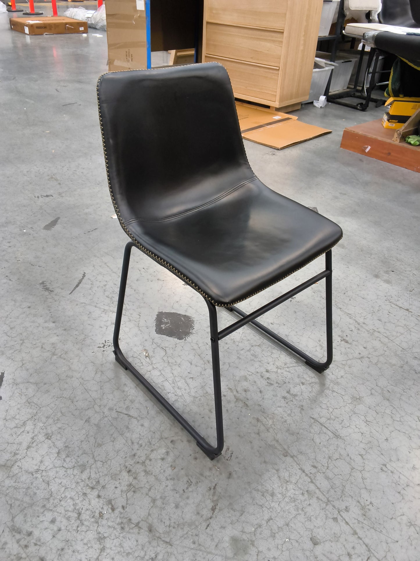 VICDC CLV20266 Saddle Dining Chair Black