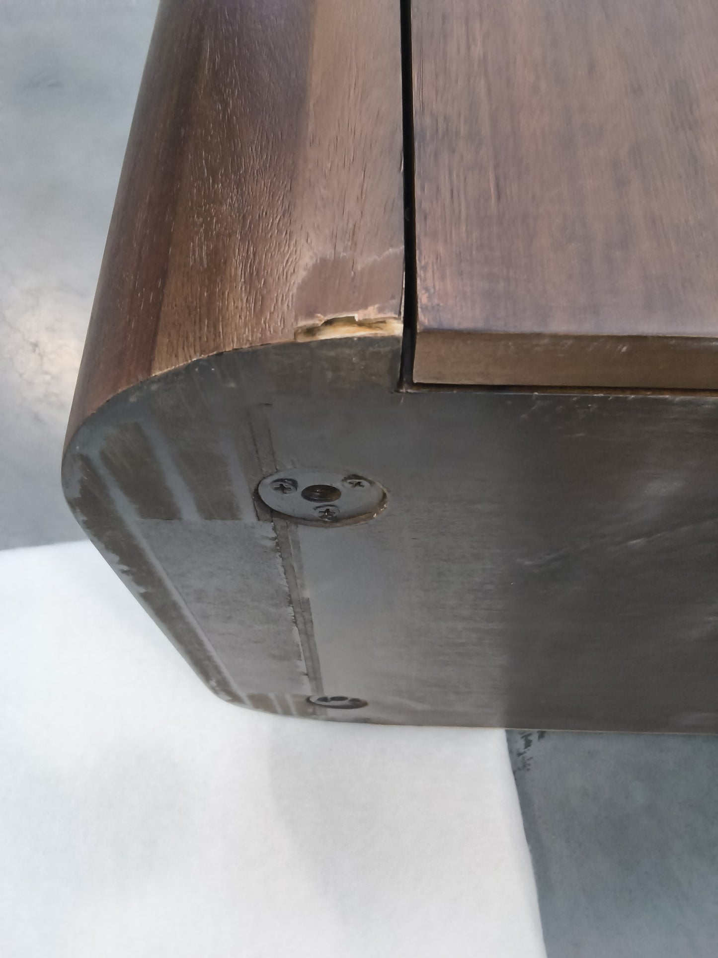 VICDC CLV20296 Hamelin Entertainment Unit 200x45cm Walnut **Awaiting price**