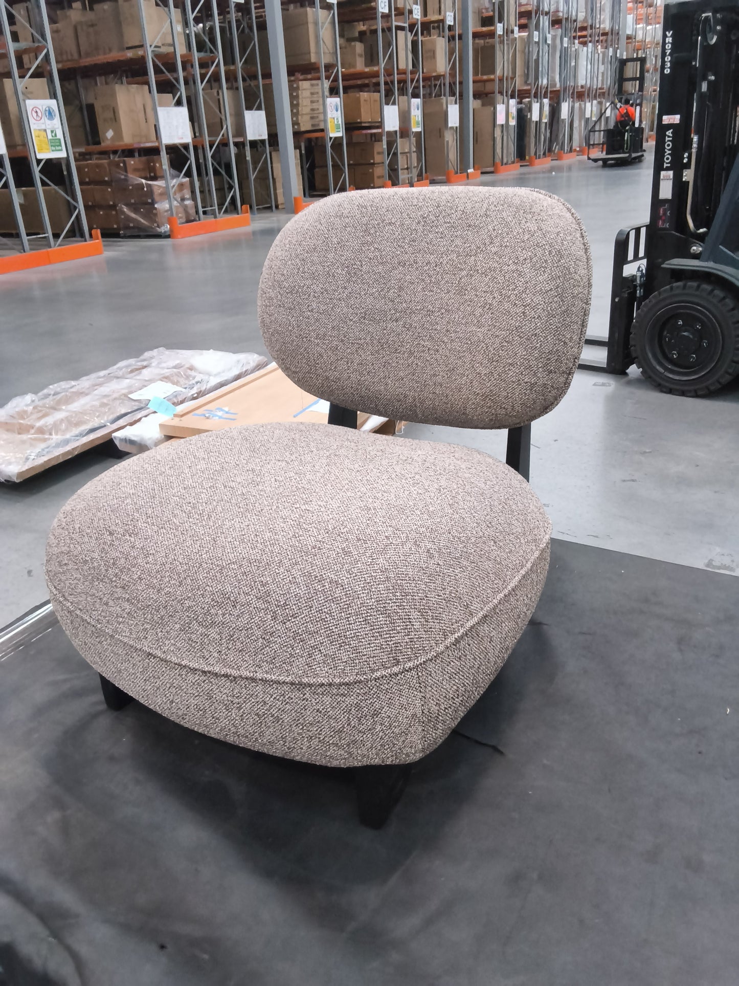 VICDC CLV20279 Cebu Occasional Chair Cobble Brown