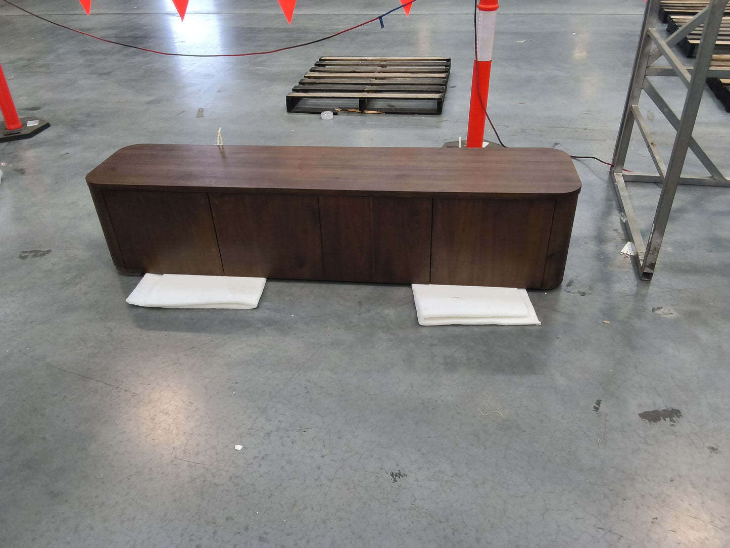 VICDC CLV20296 Hamelin Entertainment Unit 200x45cm Walnut **Awaiting price**