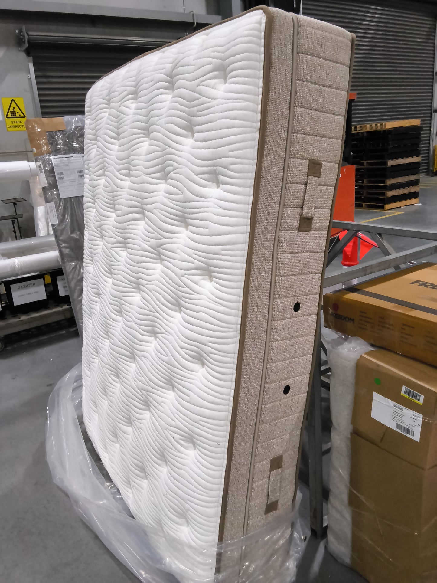 VICDC CLV20326 Alderton Plush Mattress Queen